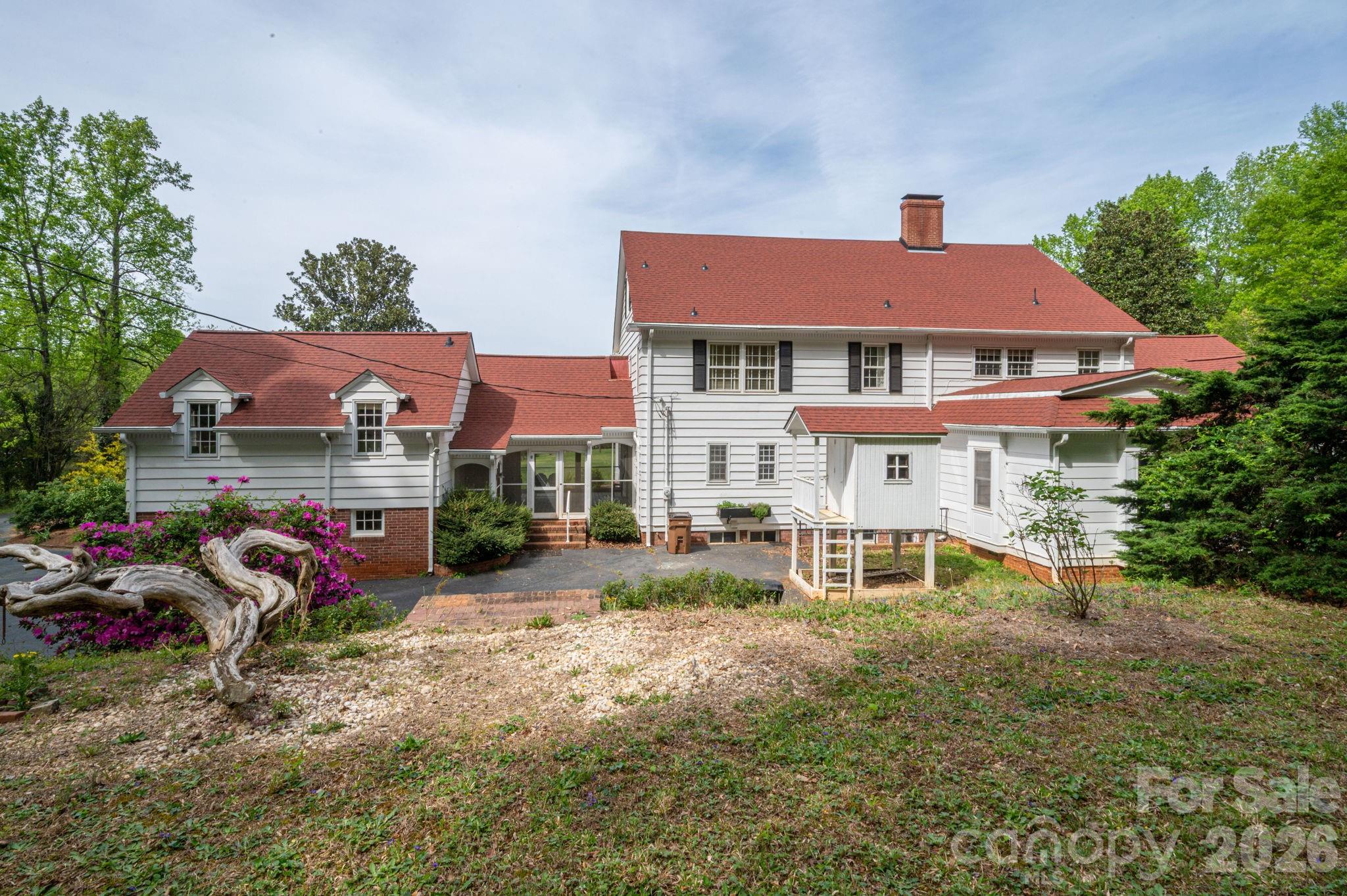 1233 General Hoke Drive — Lincolnton