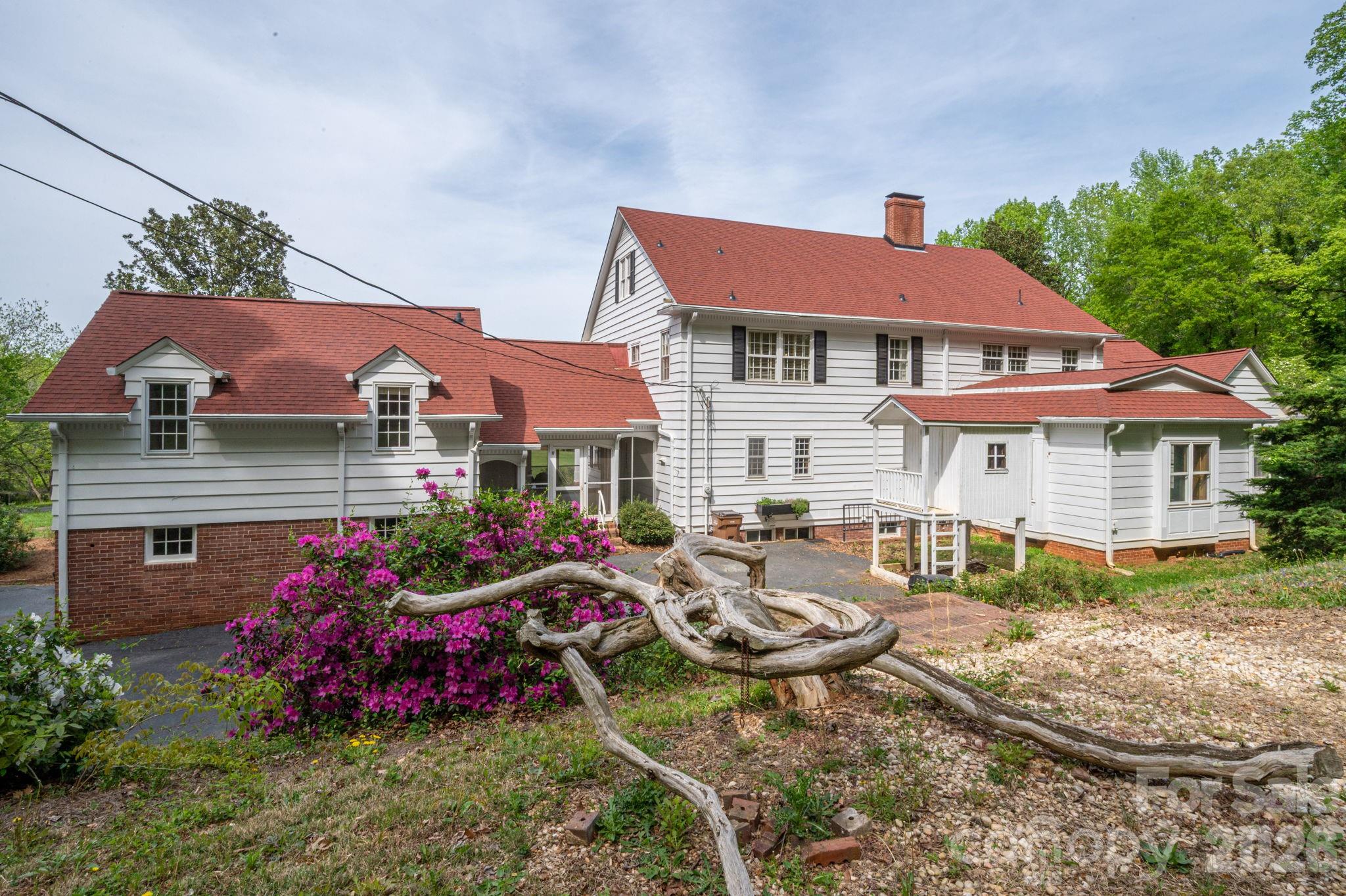 1233 General Hoke Drive — Lincolnton
