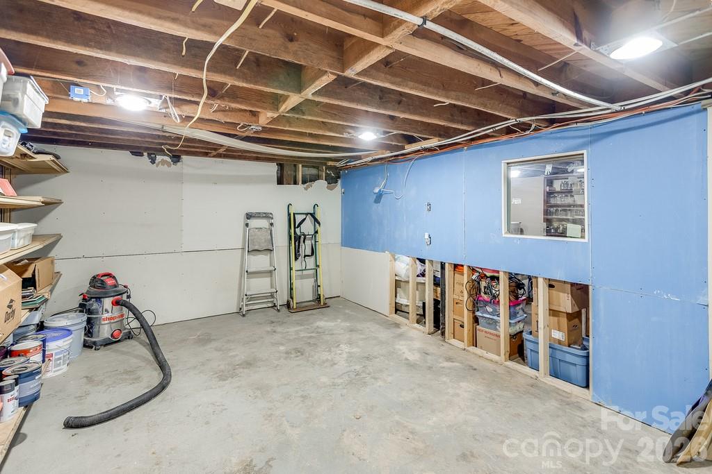 3 Odie Lane — Candler
