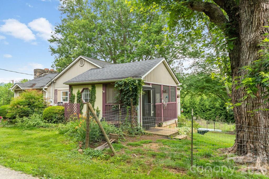 3 Odie Lane — Candler