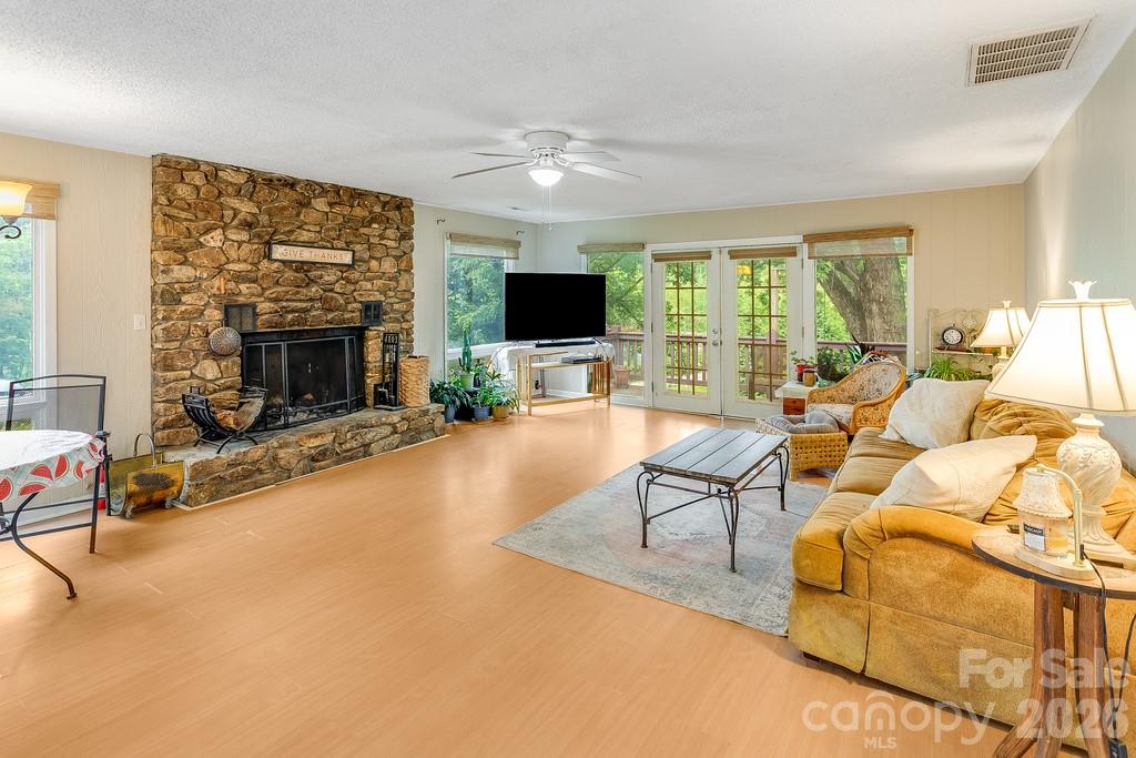 3 Odie Lane — Candler