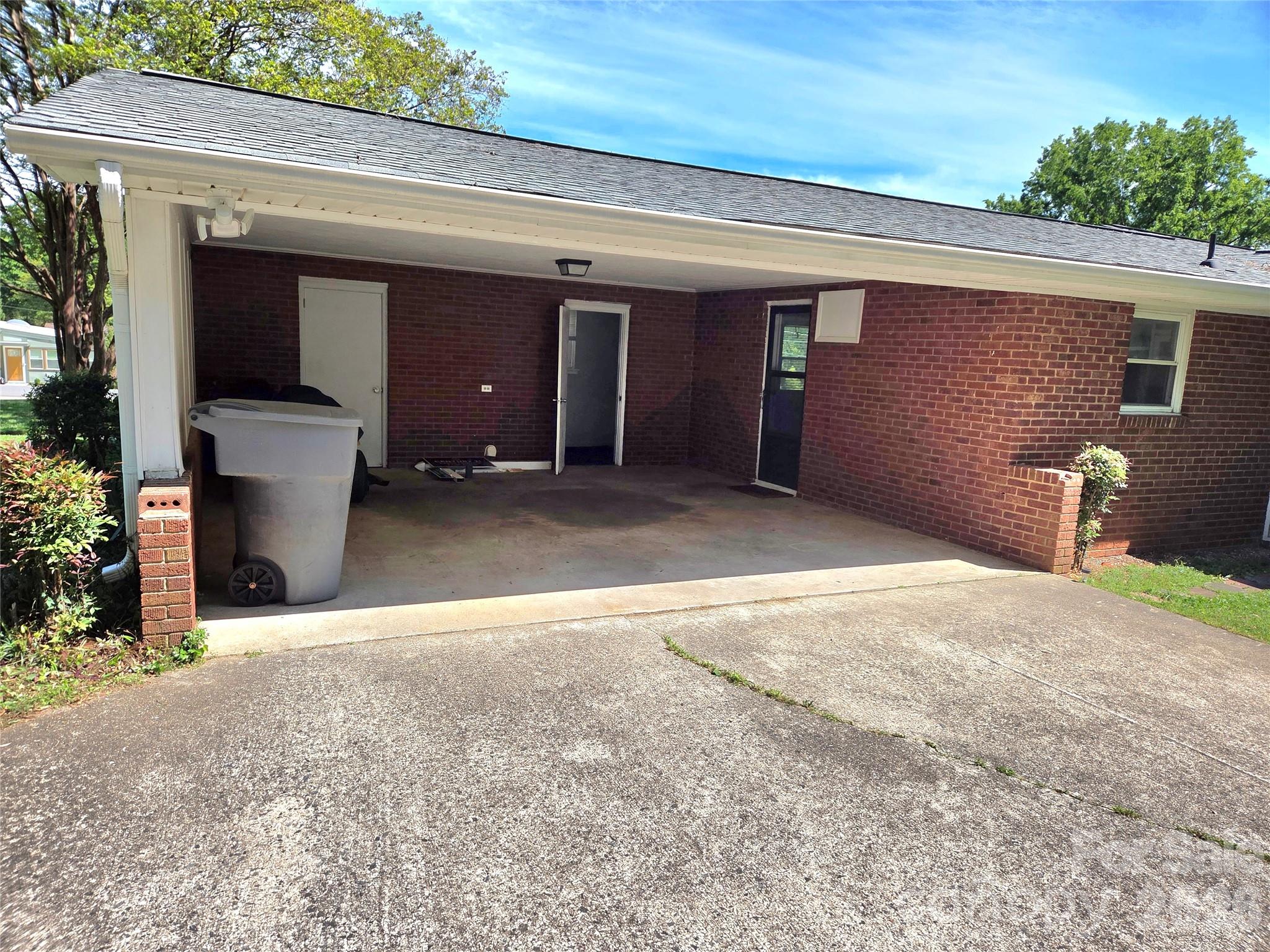 7222 Melody Lane — Charlotte