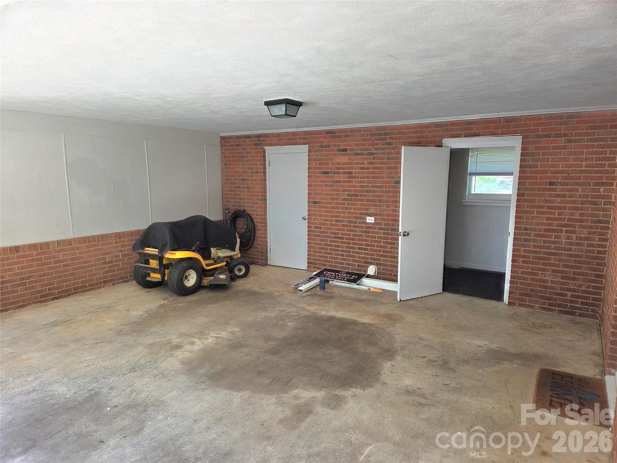 7222 Melody Lane — Charlotte
