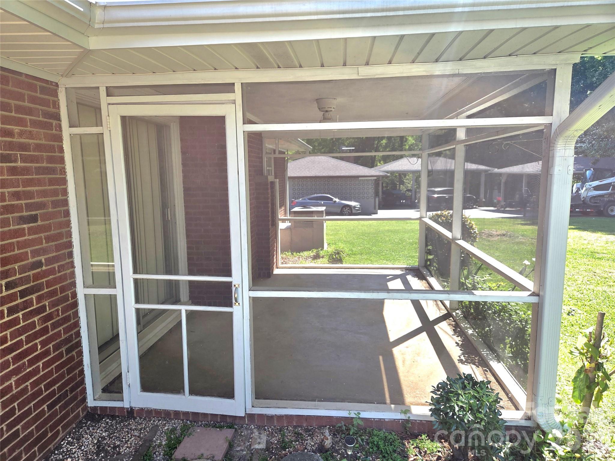 7222 Melody Lane — Charlotte