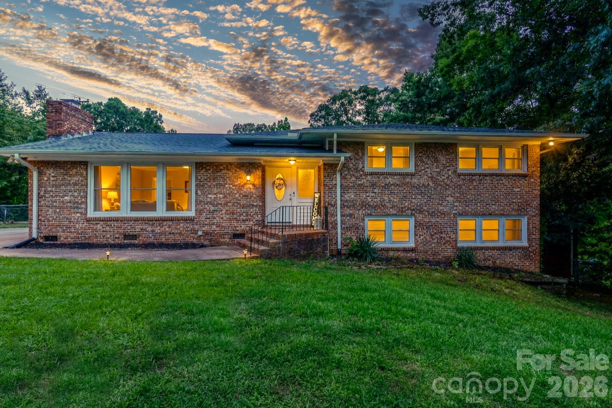 122 Crestwood Drive — Chester