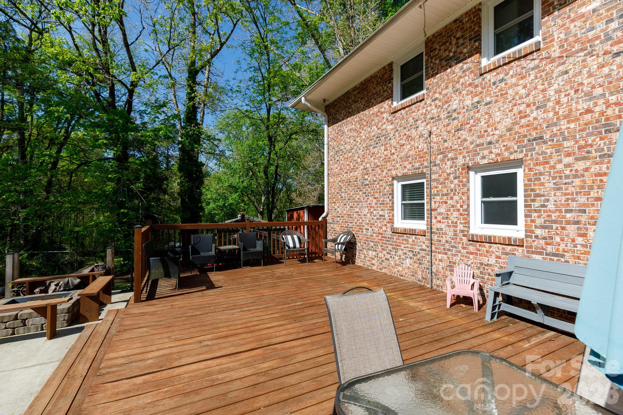 122 Crestwood Drive — Chester
