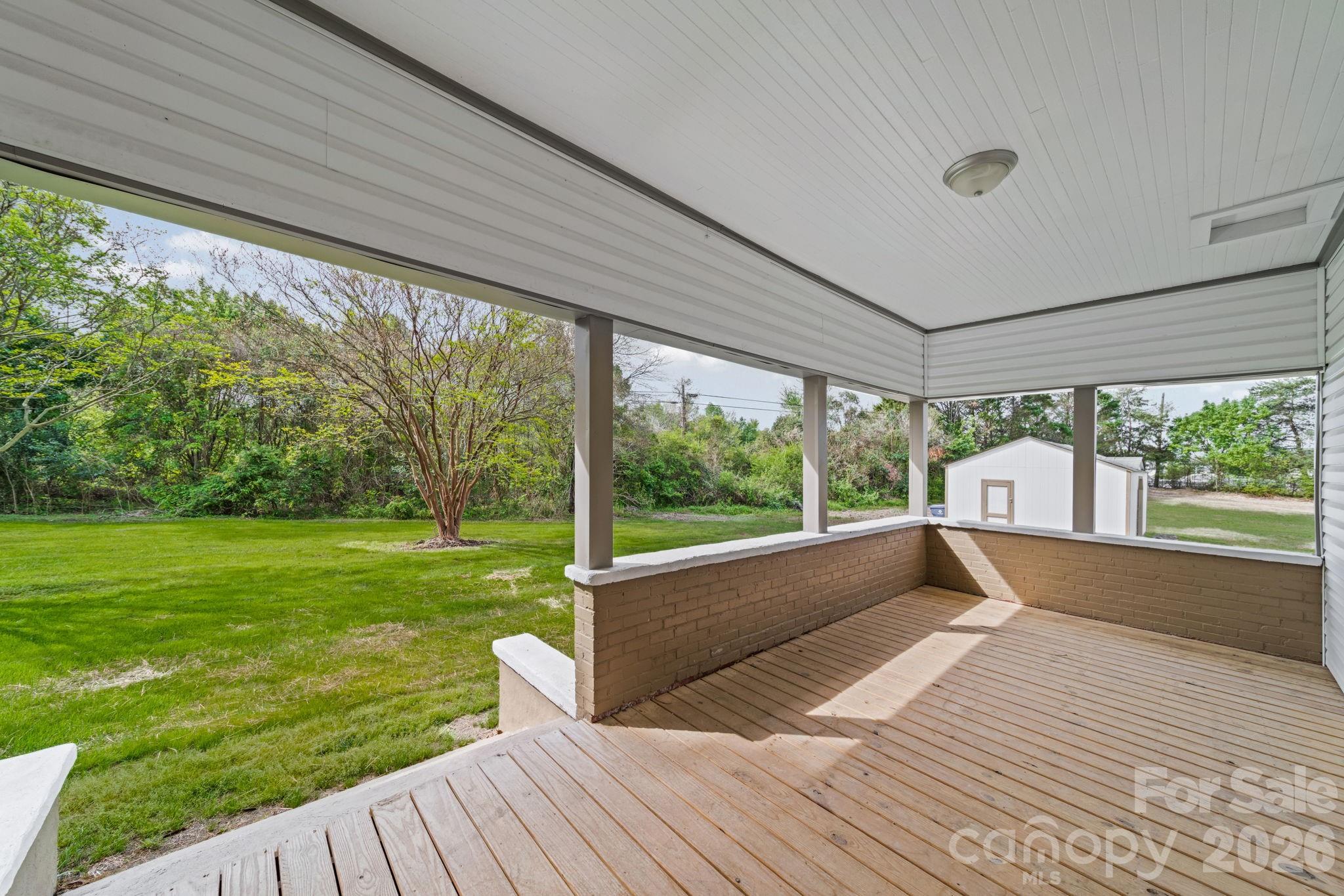 511 W Passaic Street — Peachland