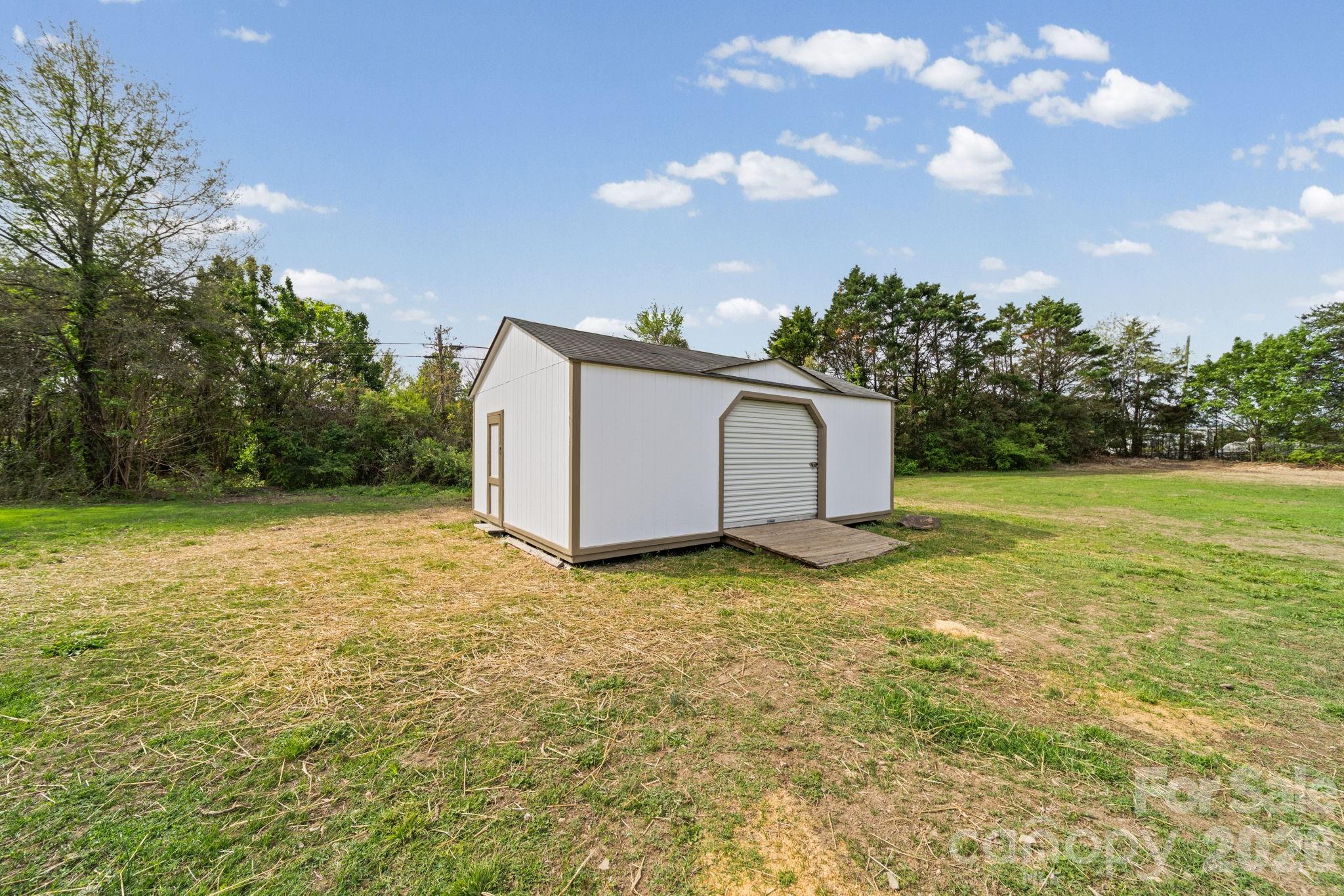 511 W Passaic Street — Peachland