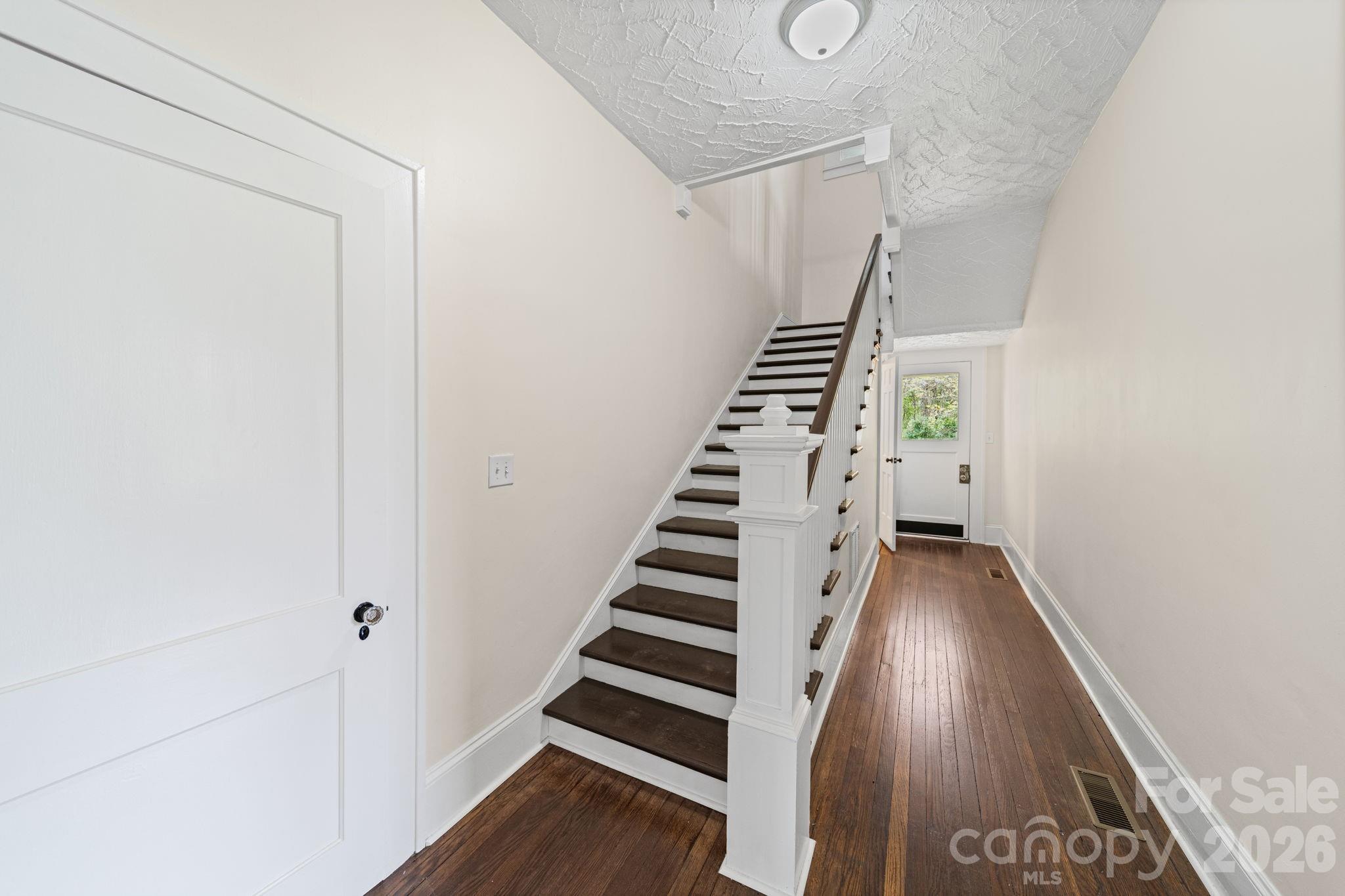511 W Passaic Street — Peachland