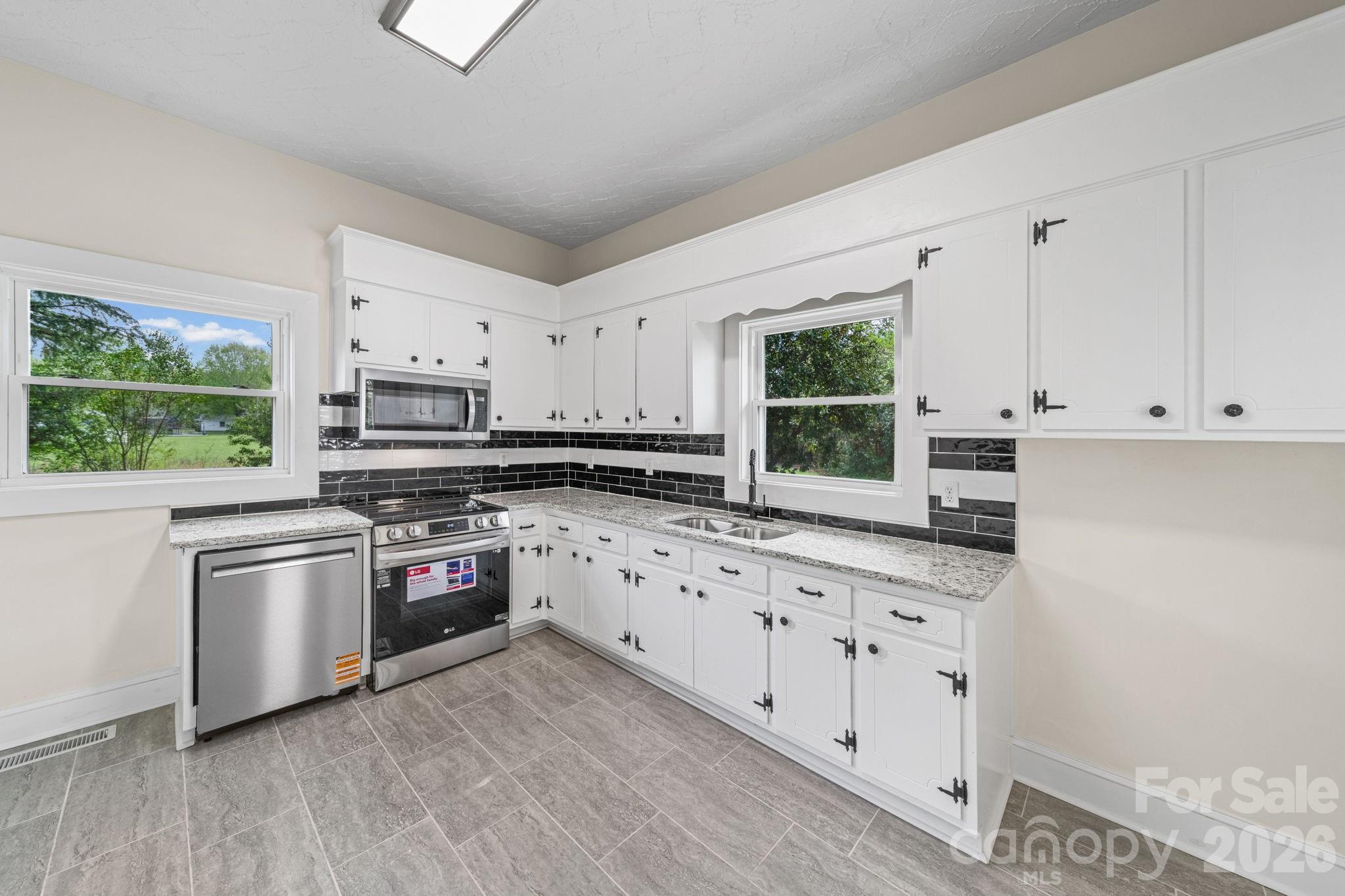 511 W Passaic Street — Peachland
