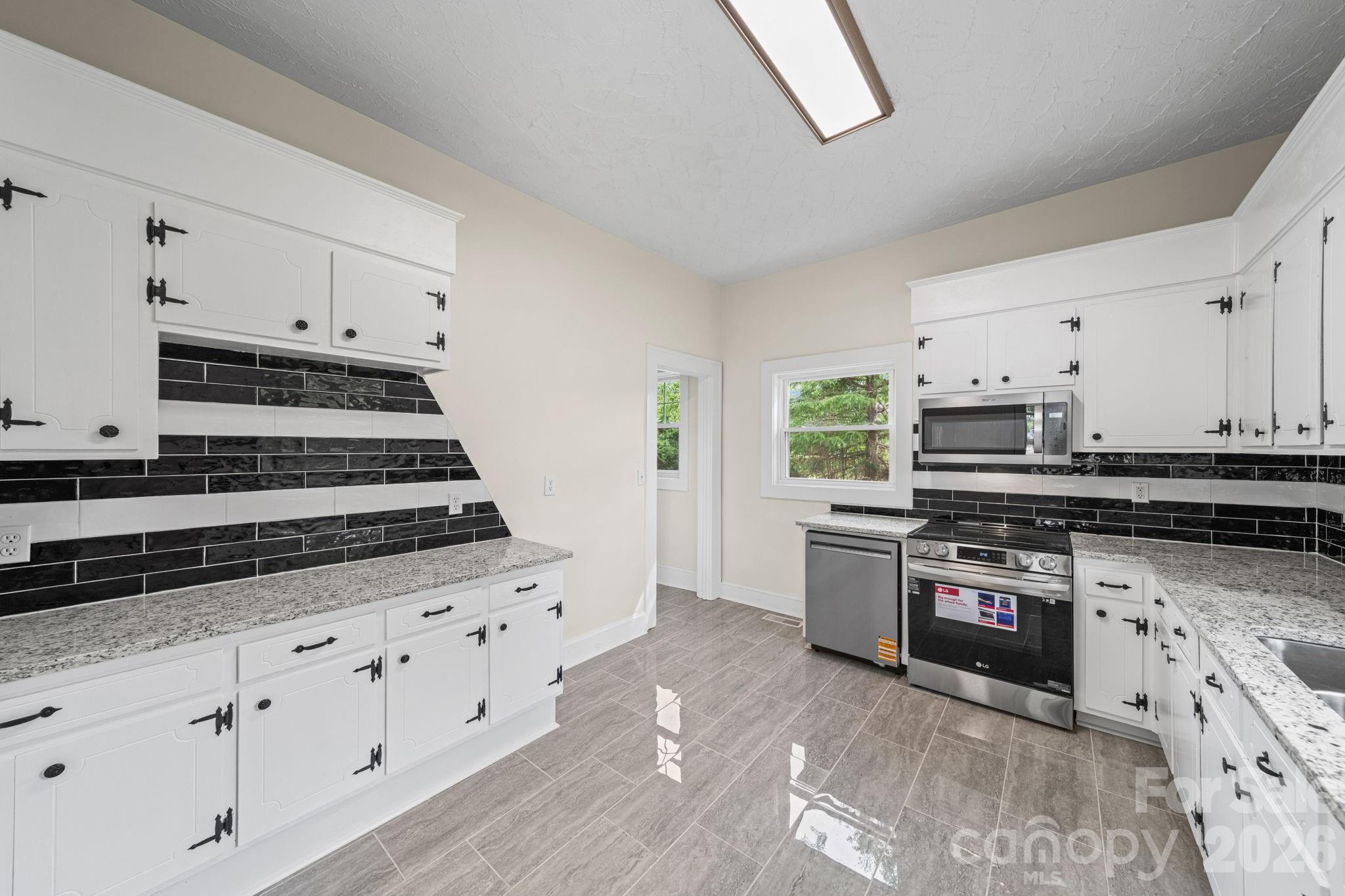 511 W Passaic Street — Peachland