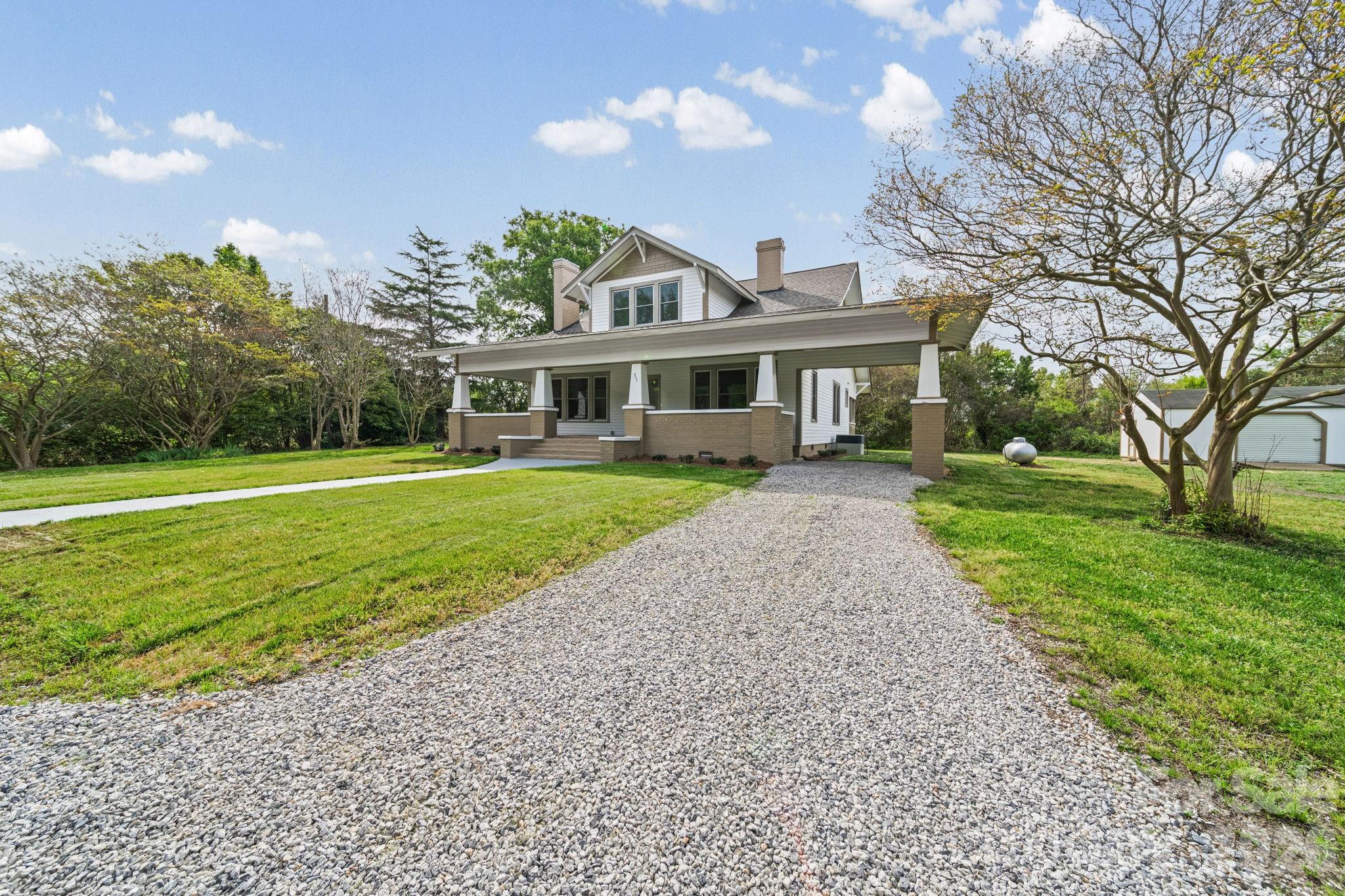 511 W Passaic Street — Peachland