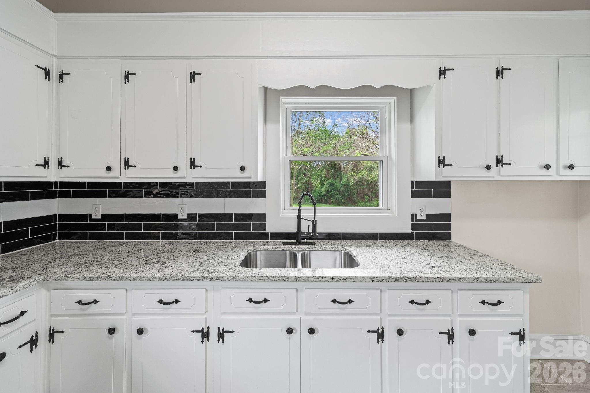 511 W Passaic Street — Peachland