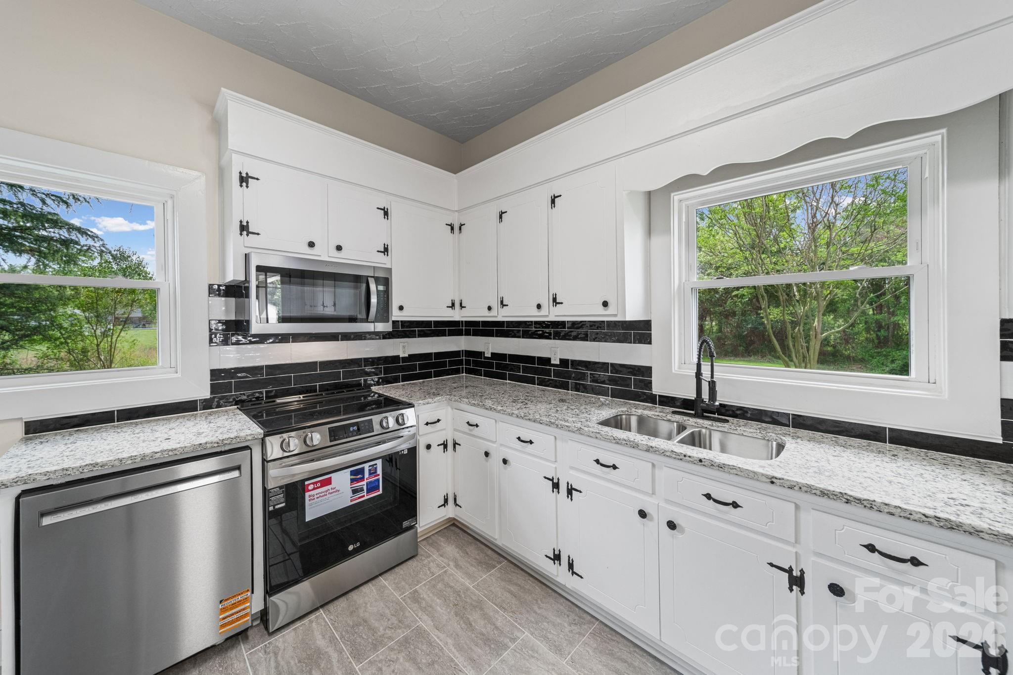 511 W Passaic Street — Peachland
