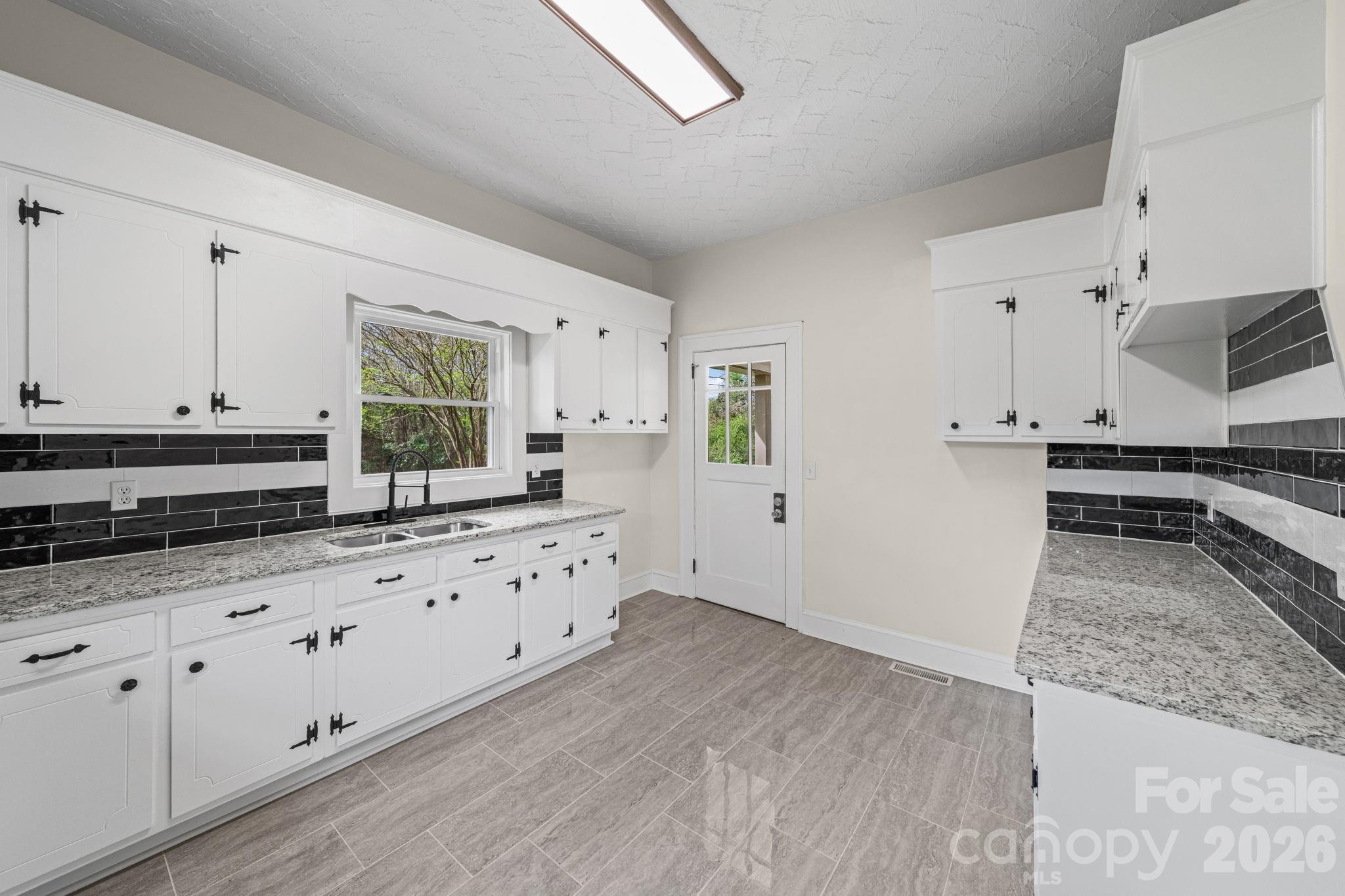 511 W Passaic Street — Peachland