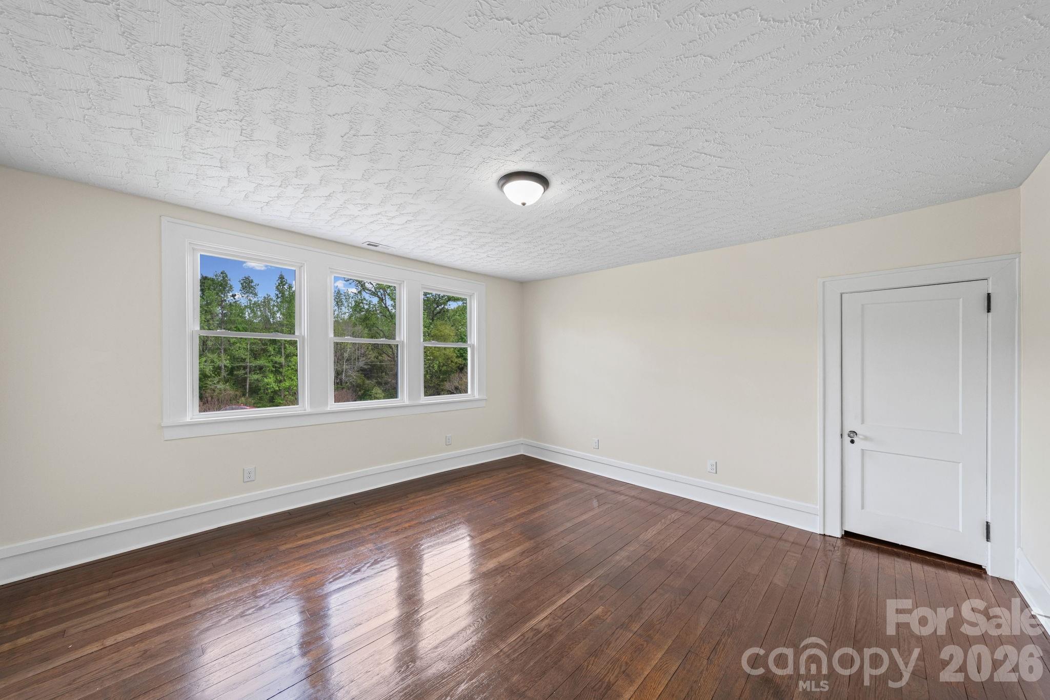 511 W Passaic Street — Peachland