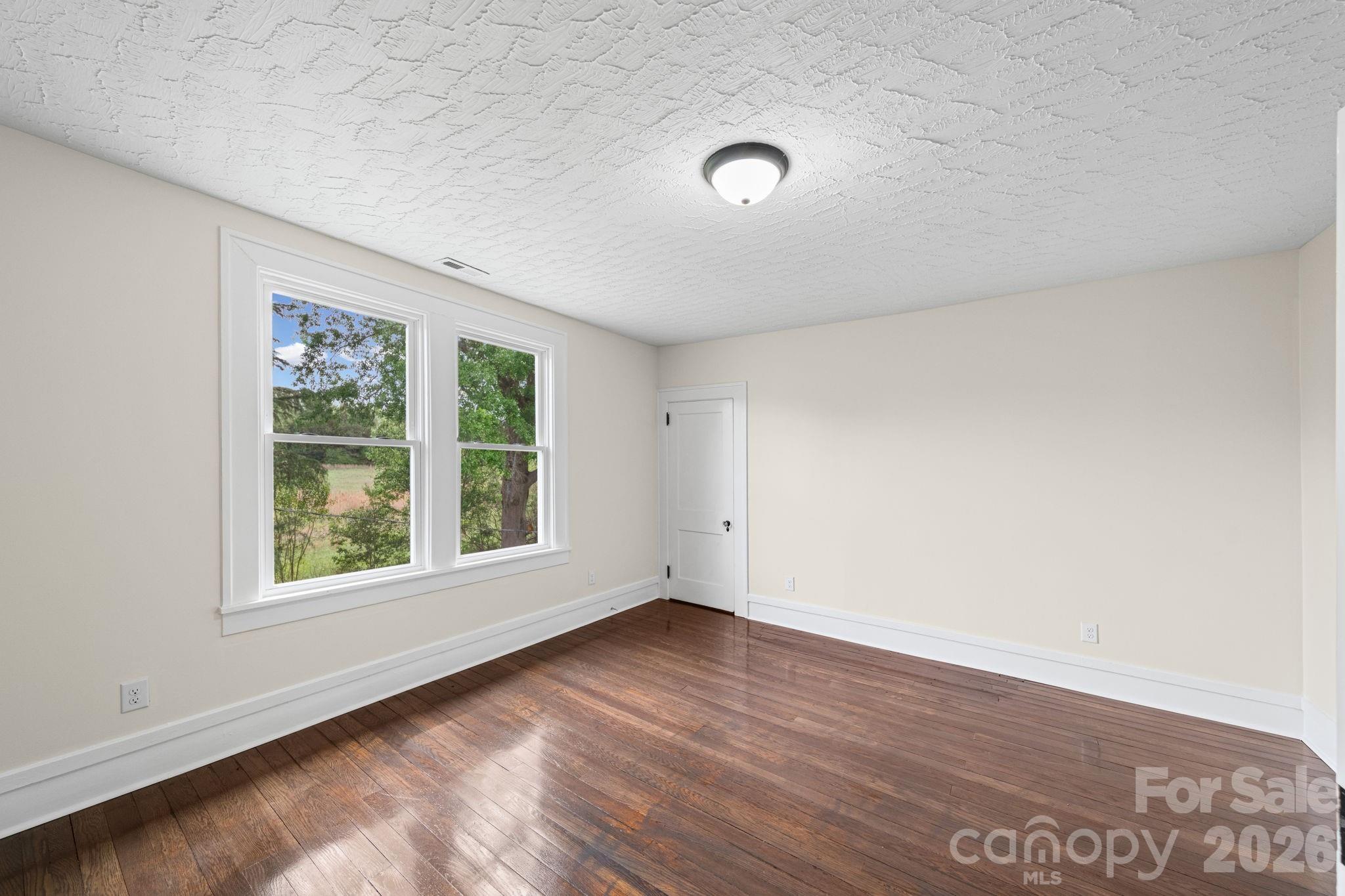 511 W Passaic Street — Peachland