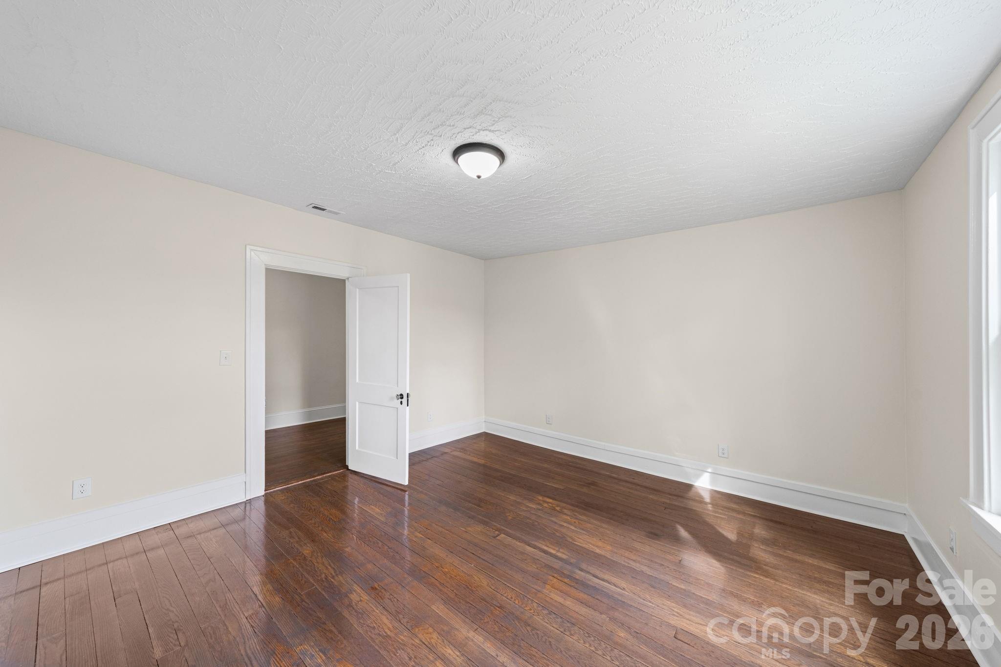 511 W Passaic Street — Peachland