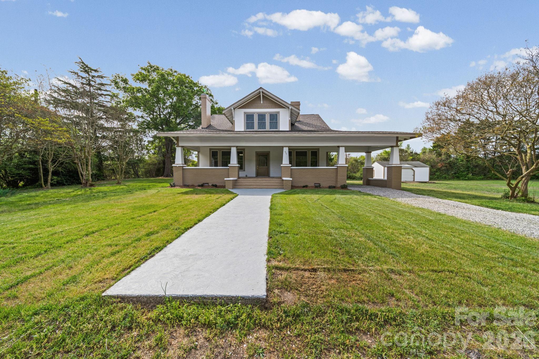 511 W Passaic Street — Peachland