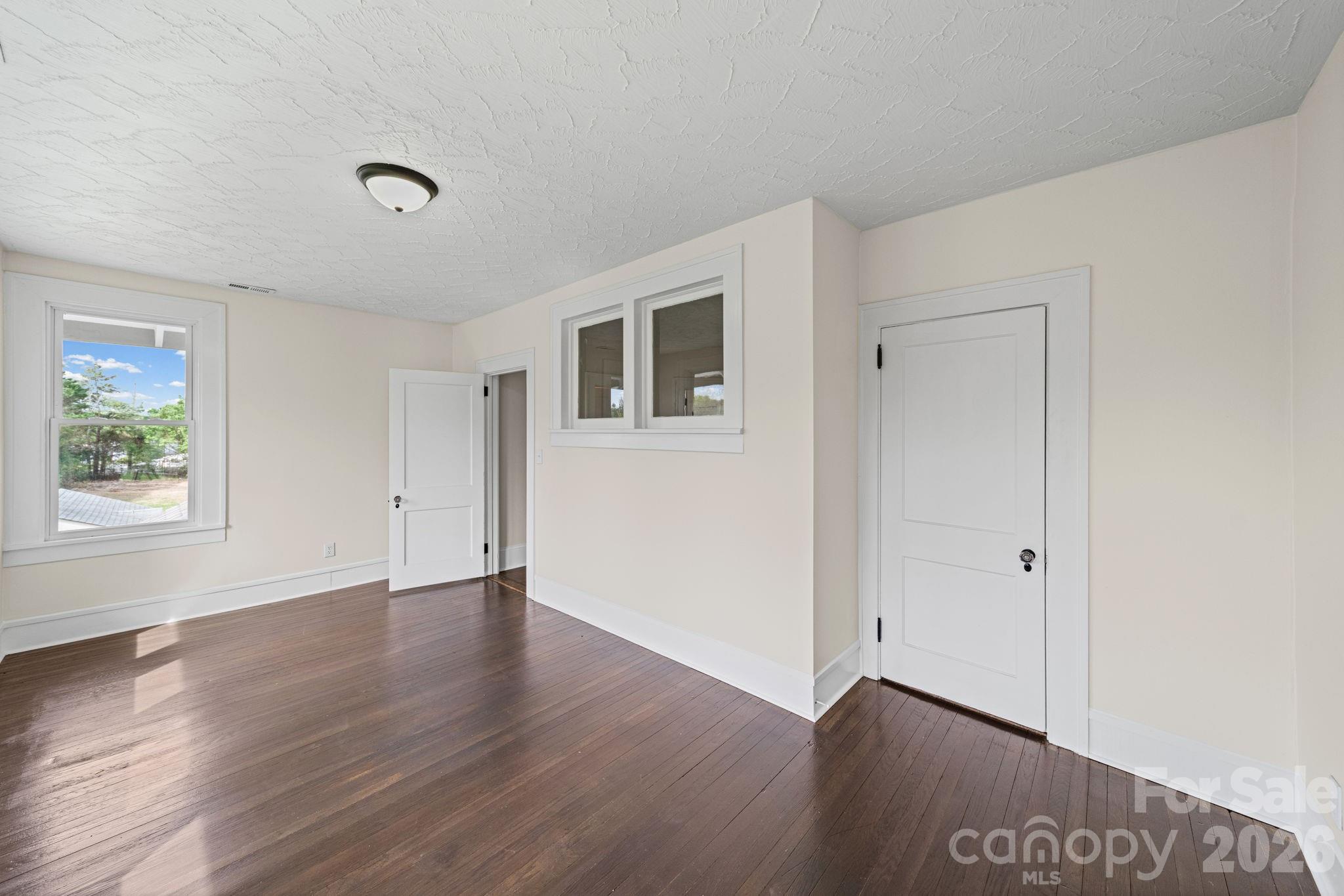 511 W Passaic Street — Peachland