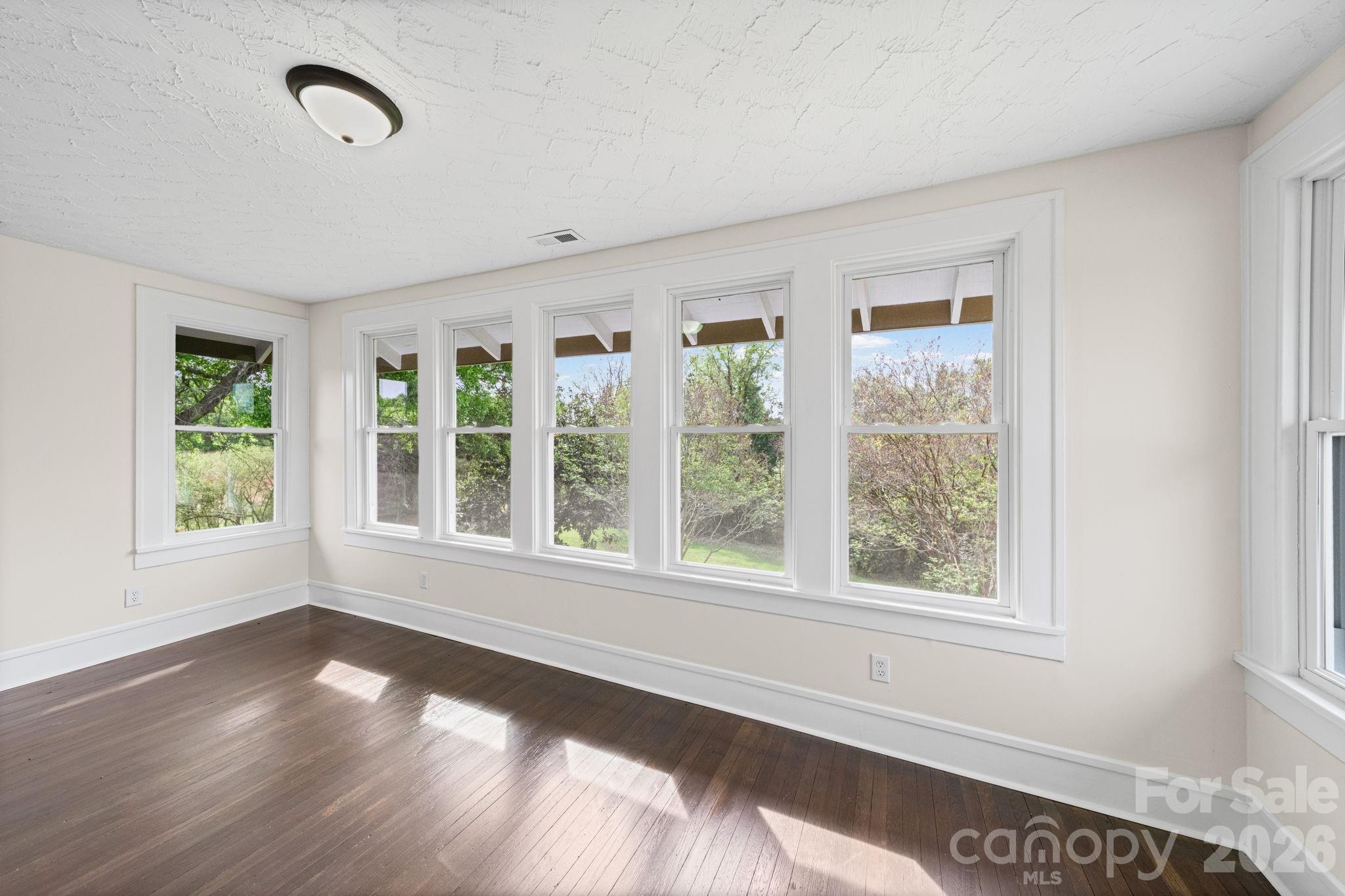 511 W Passaic Street — Peachland