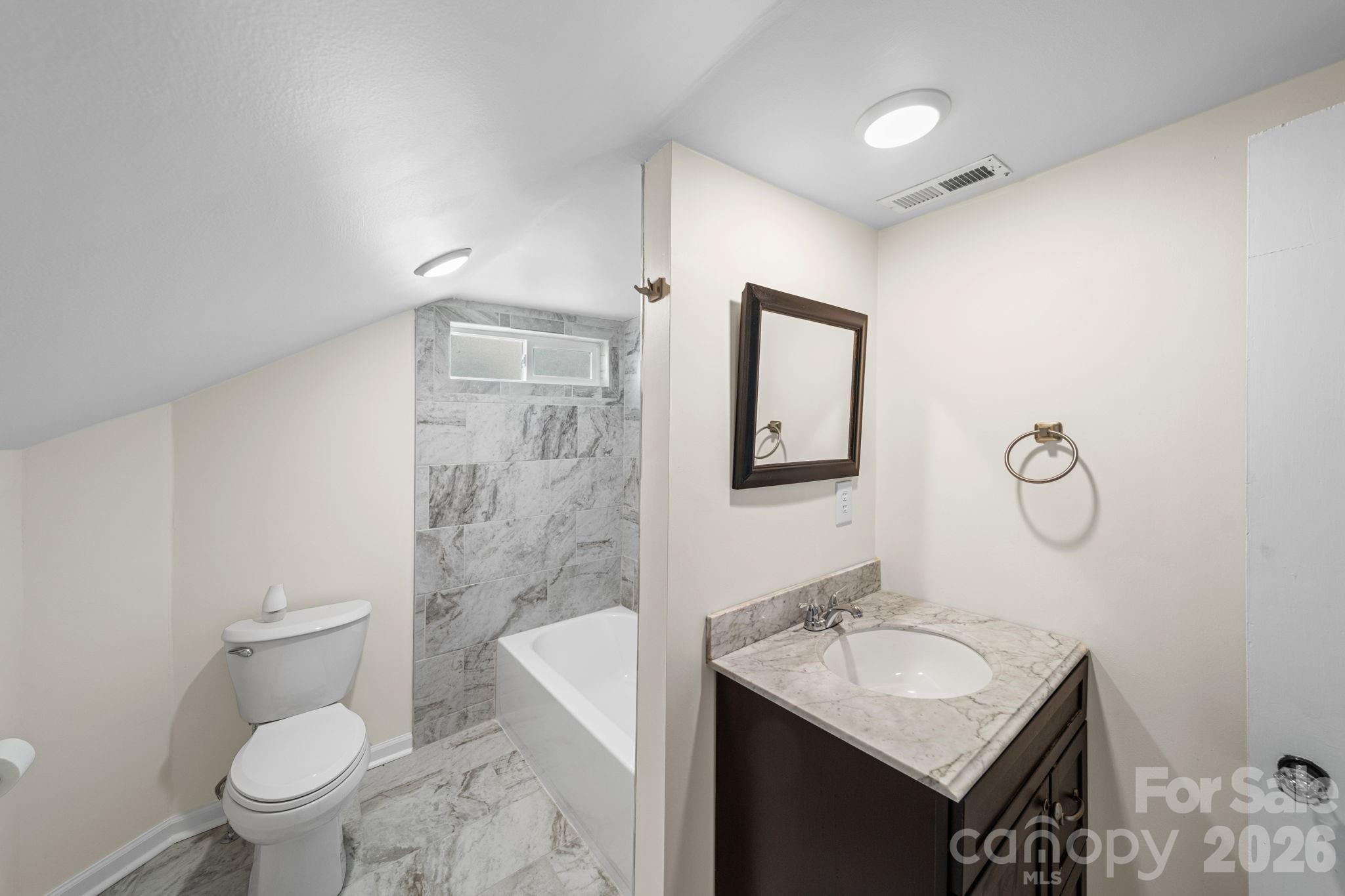 511 W Passaic Street — Peachland