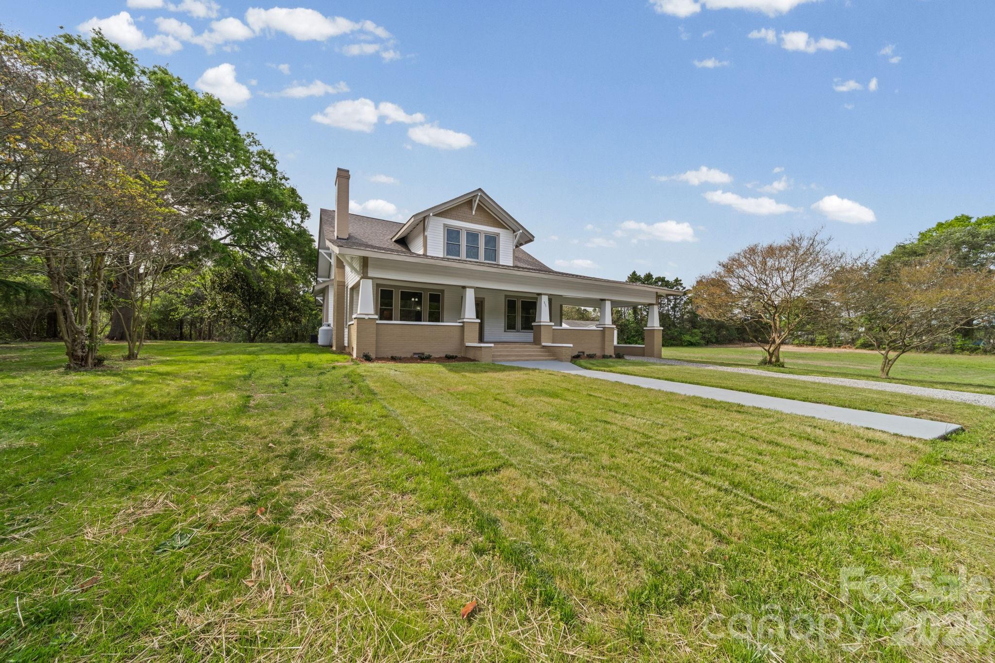 511 W Passaic Street — Peachland