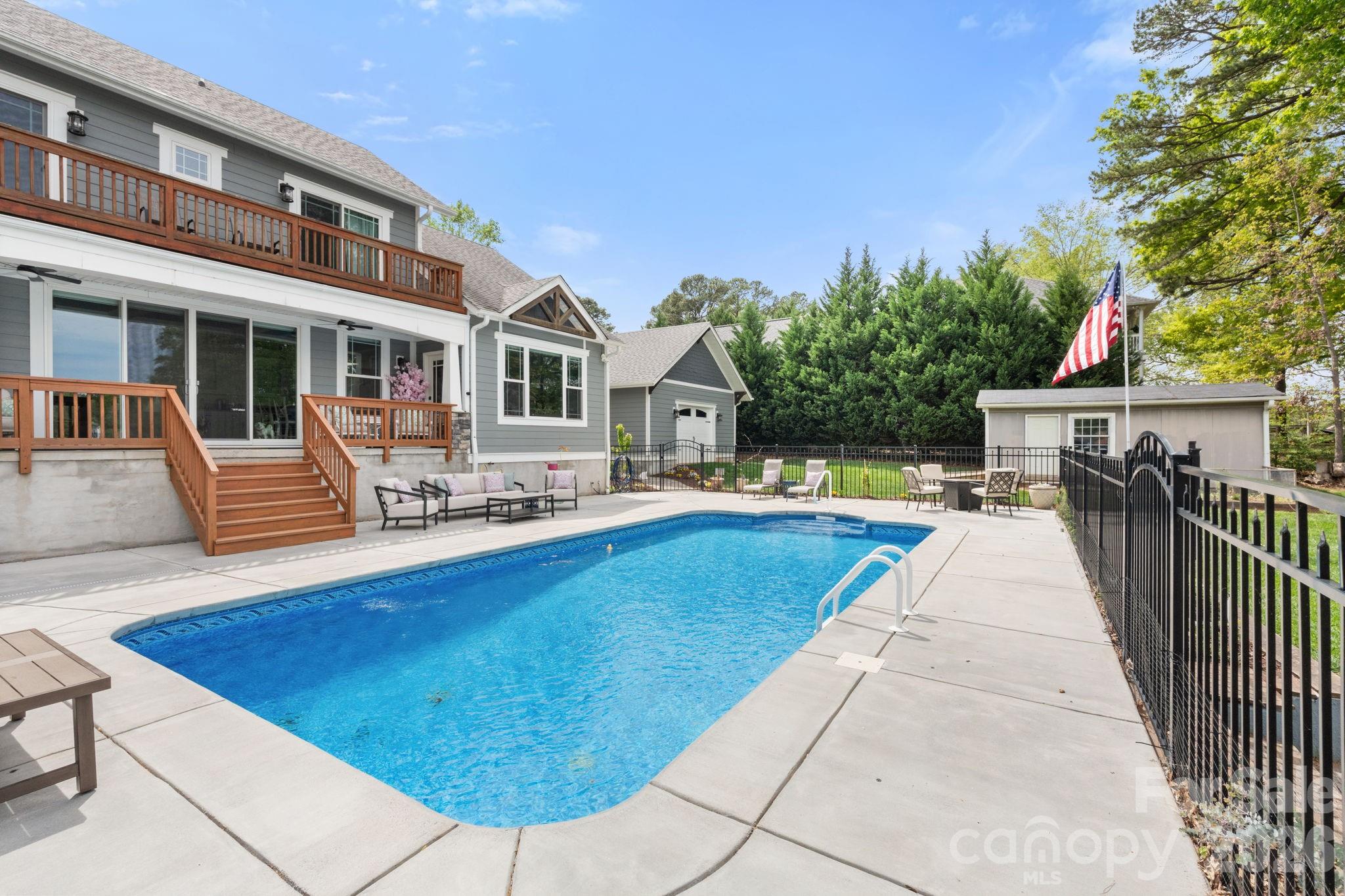 1786 Riverview Road — Lexington