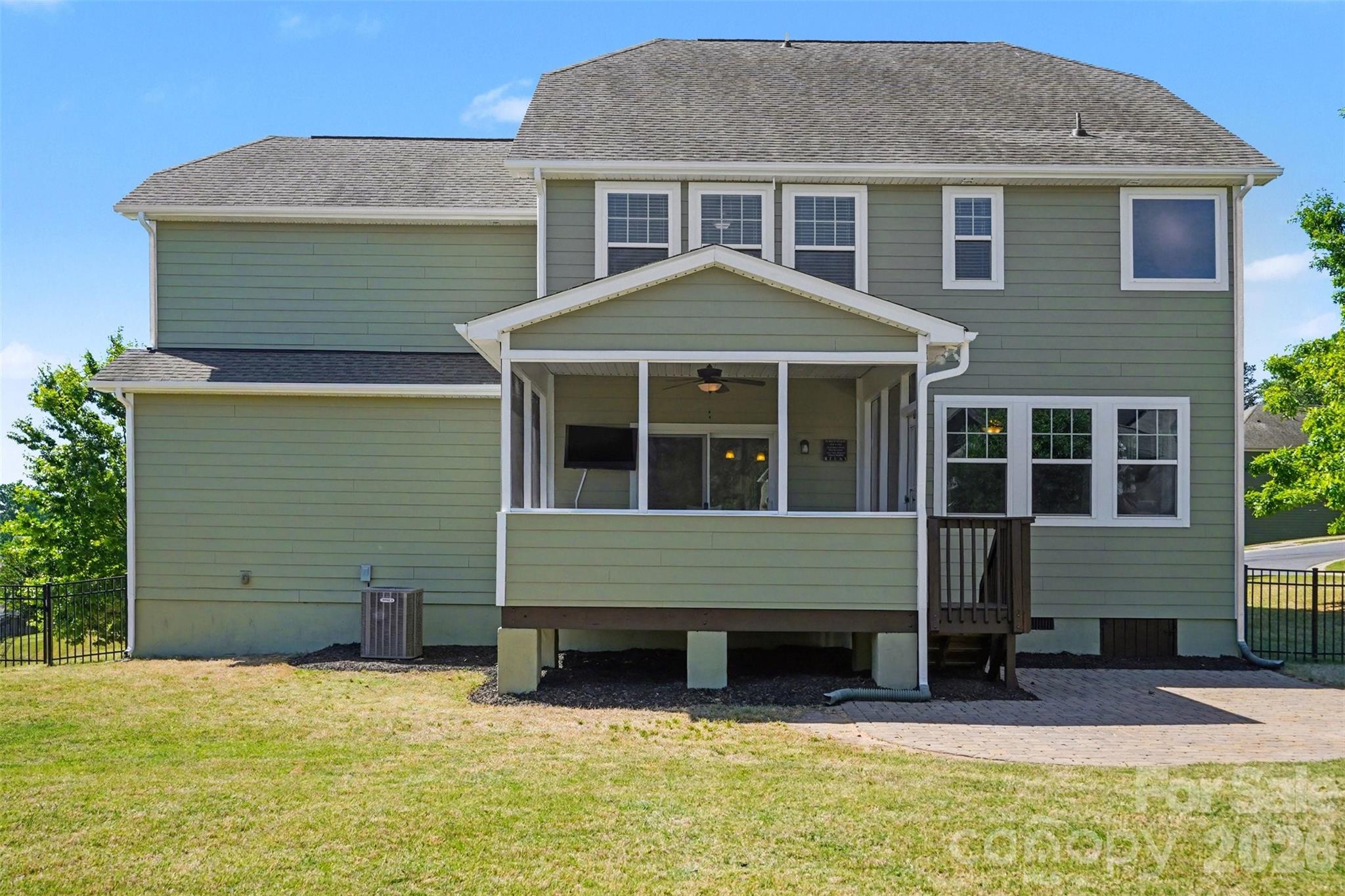 16316 Thoroughbred Trace Lane — Charlotte