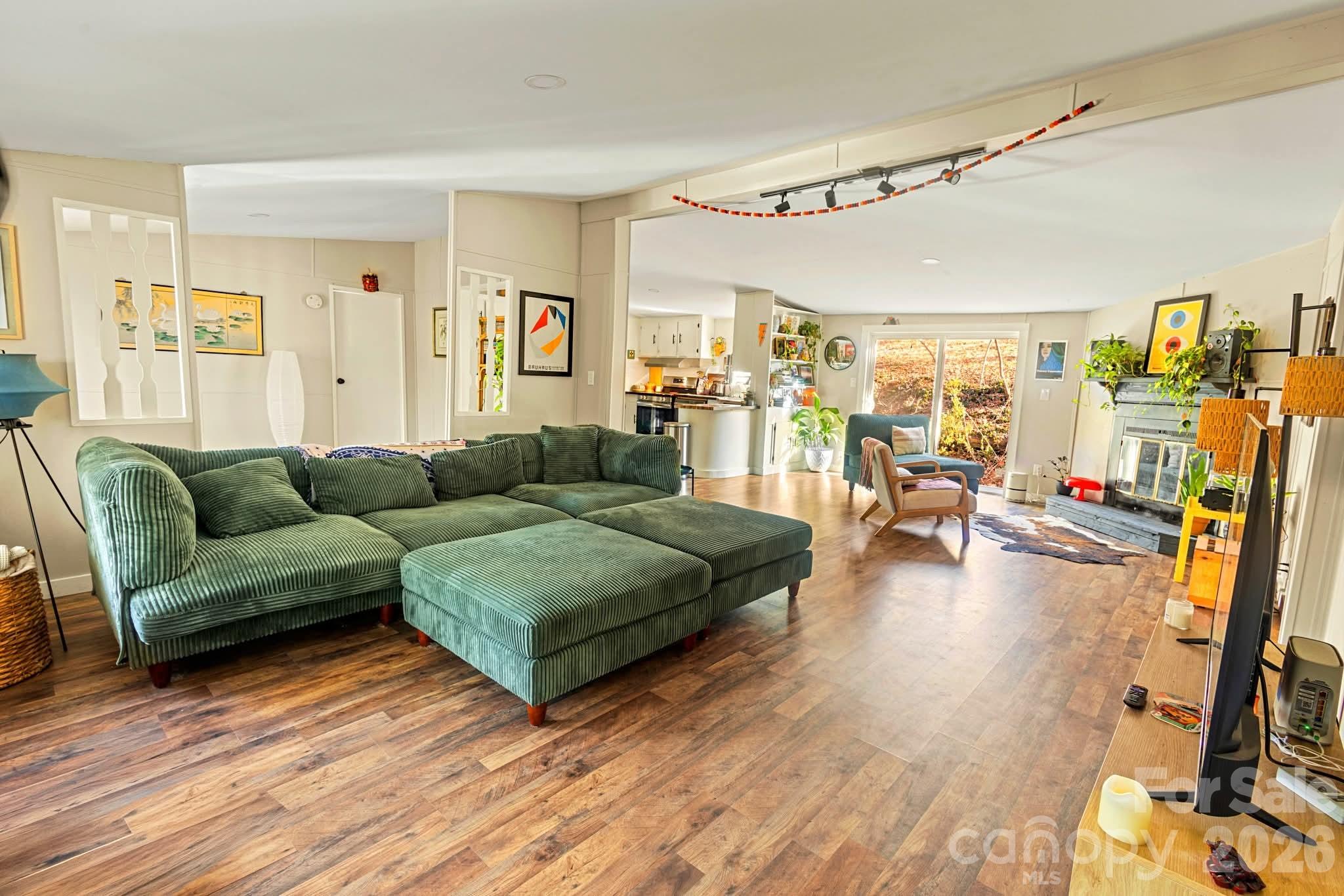 41 W Skyland Circle — Woodfin