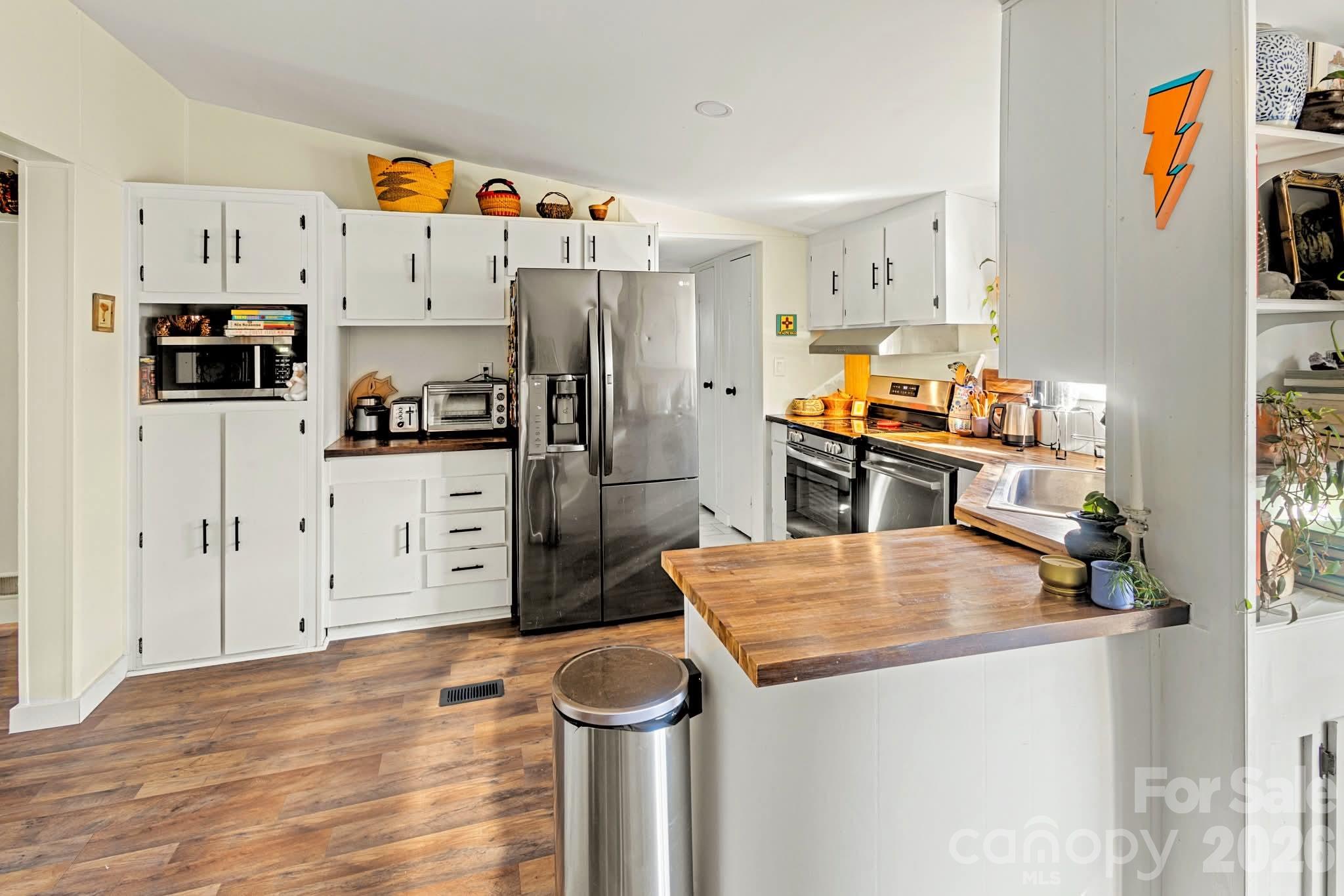 41 W Skyland Circle — Woodfin