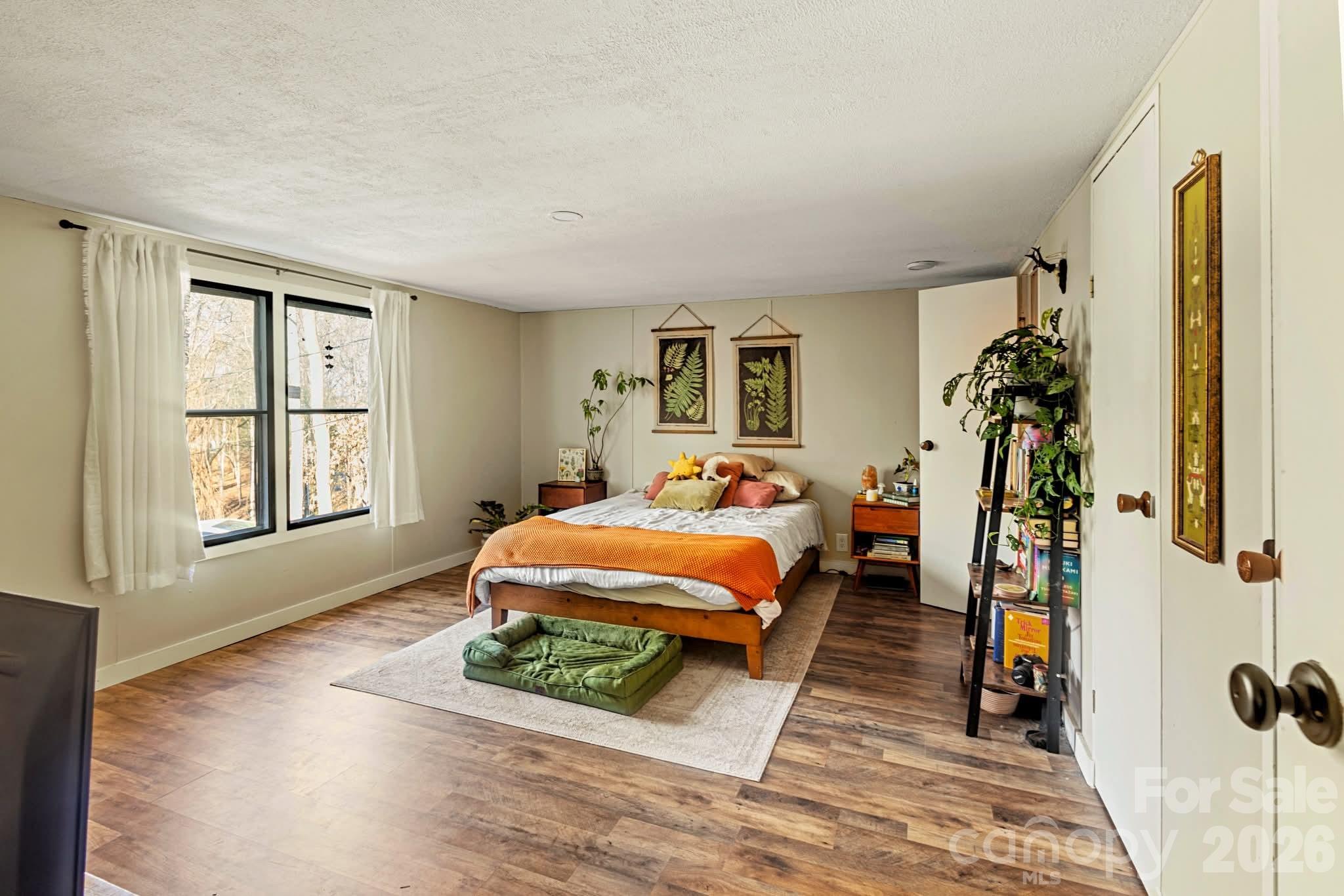 41 W Skyland Circle — Woodfin