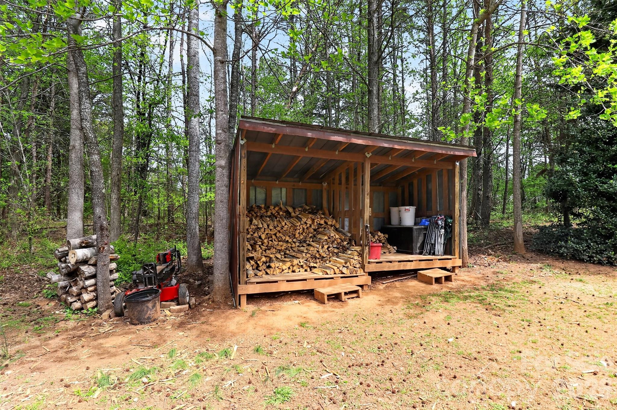 155 Amity Church Road — Iron Station
