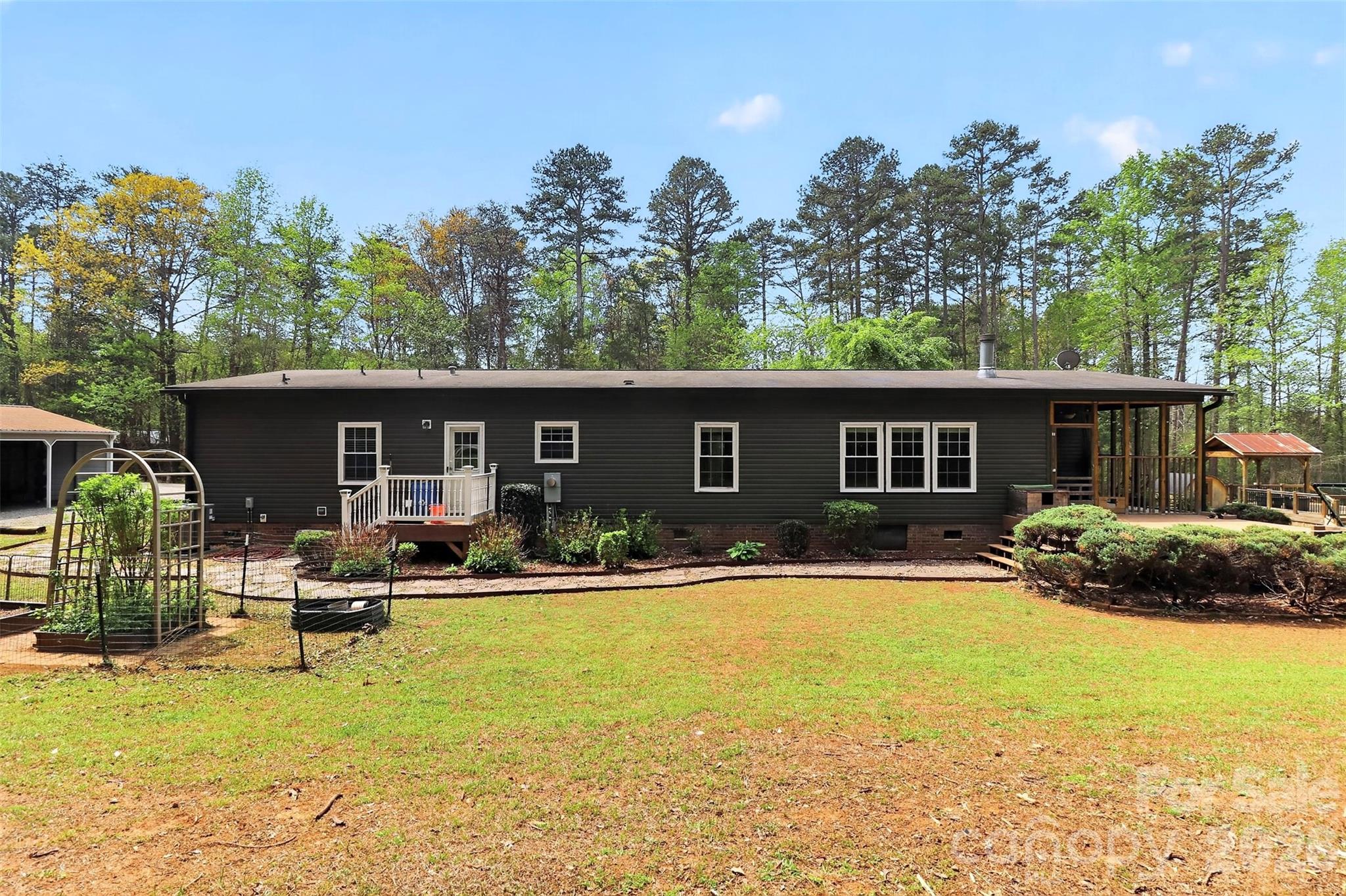 155 Amity Church Road — Iron Station