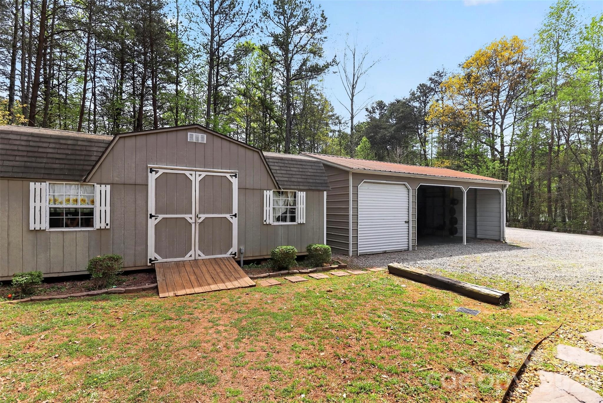 155 Amity Church Road — Iron Station