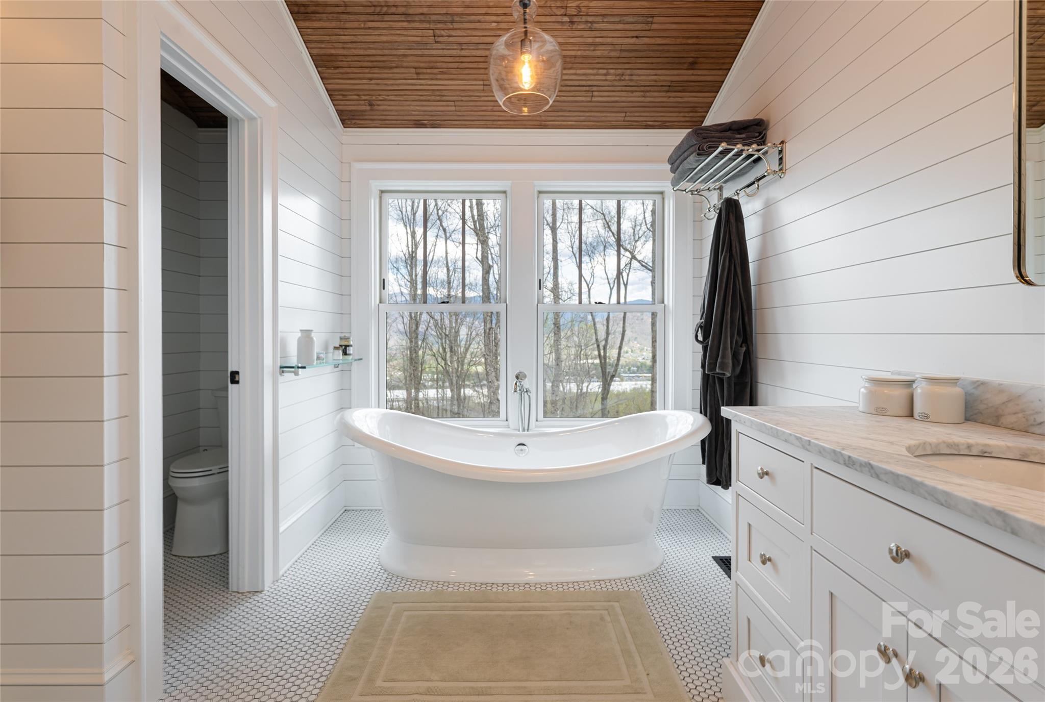 51 Summit Road — Swannanoa