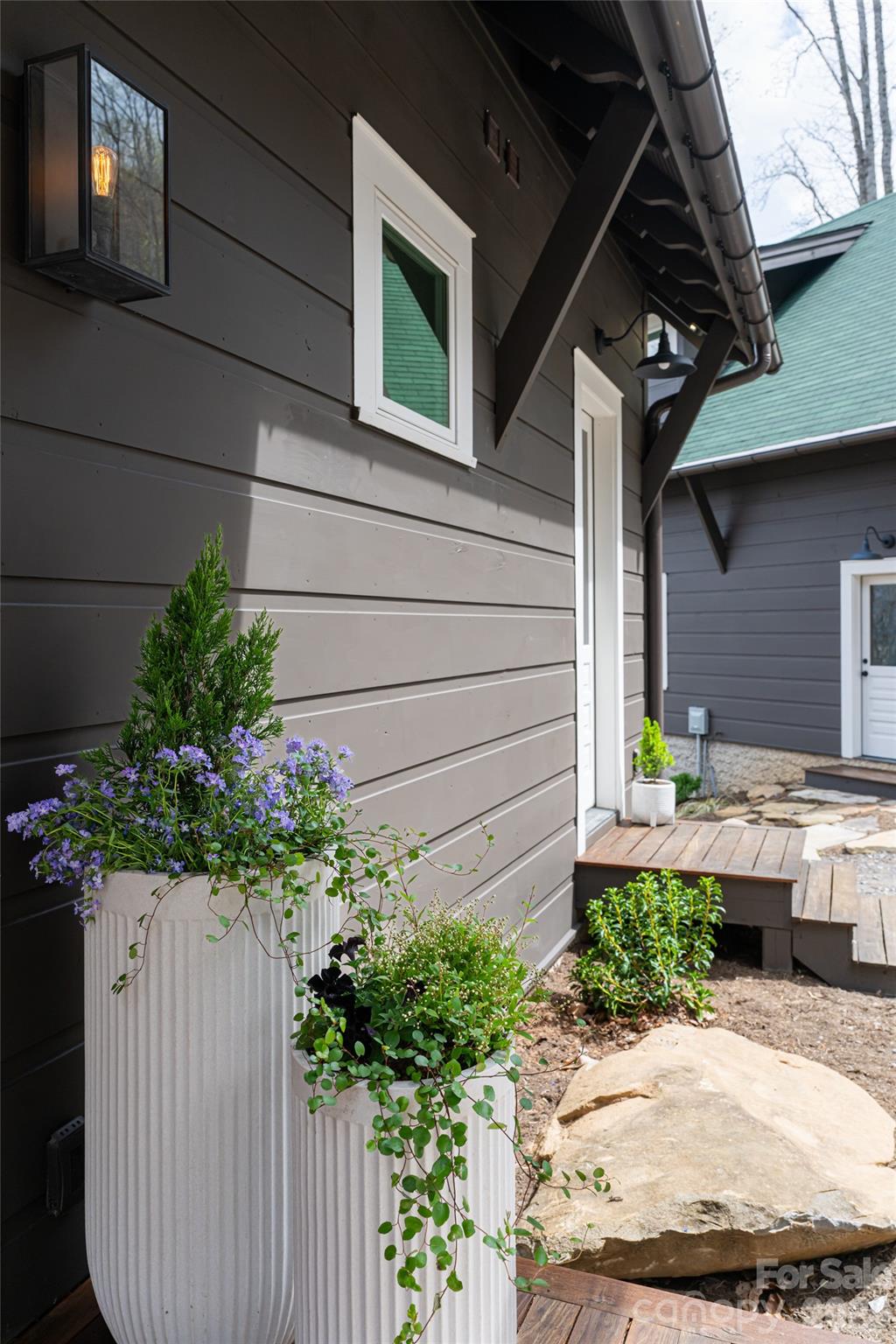 51 Summit Road — Swannanoa