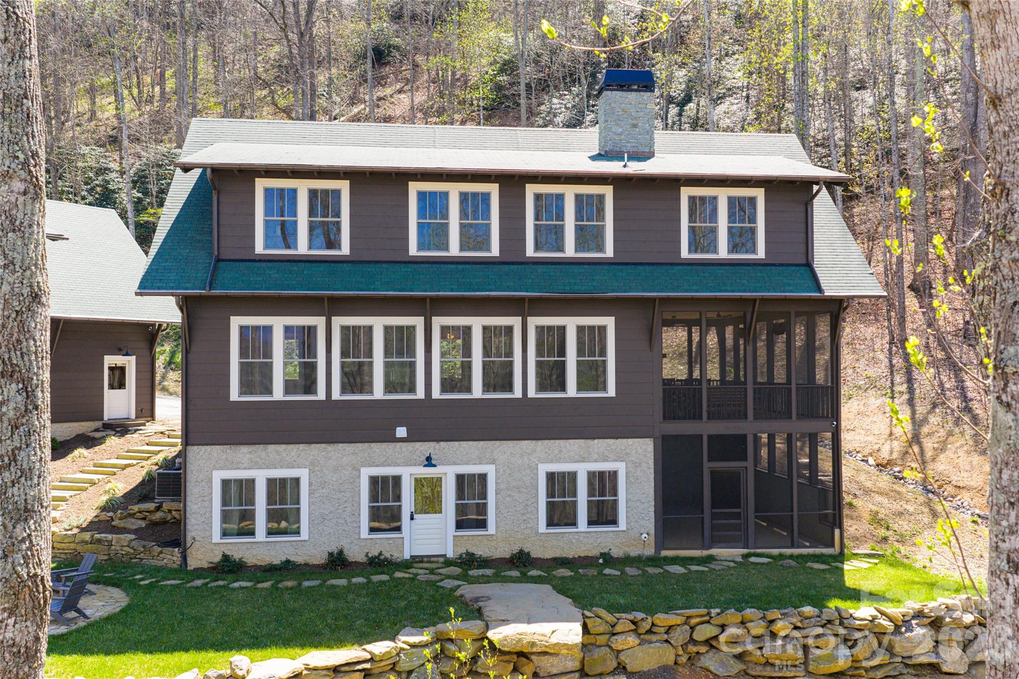 51 Summit Road — Swannanoa