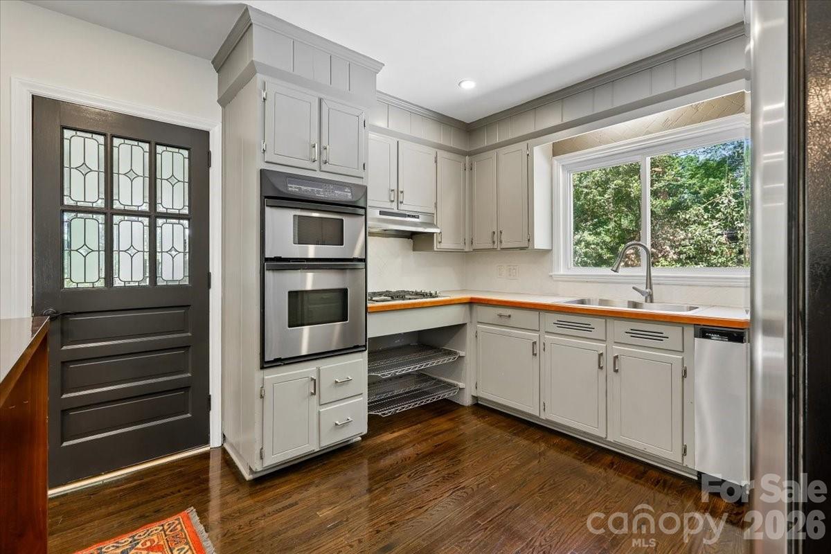 4640 Town And Country Drive — Charlotte