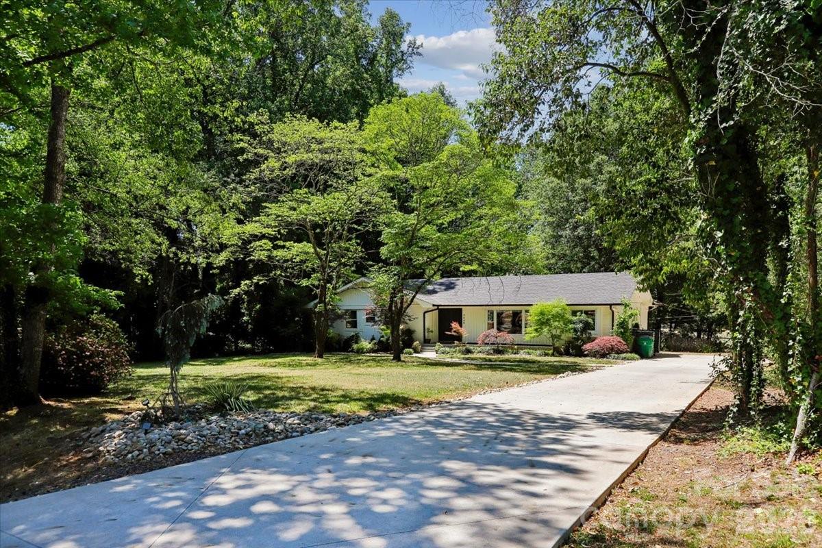 4640 Town And Country Drive — Charlotte