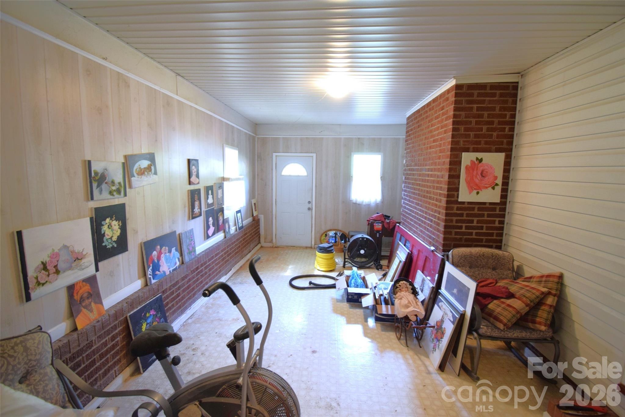 502 W Henry Street — Belmont