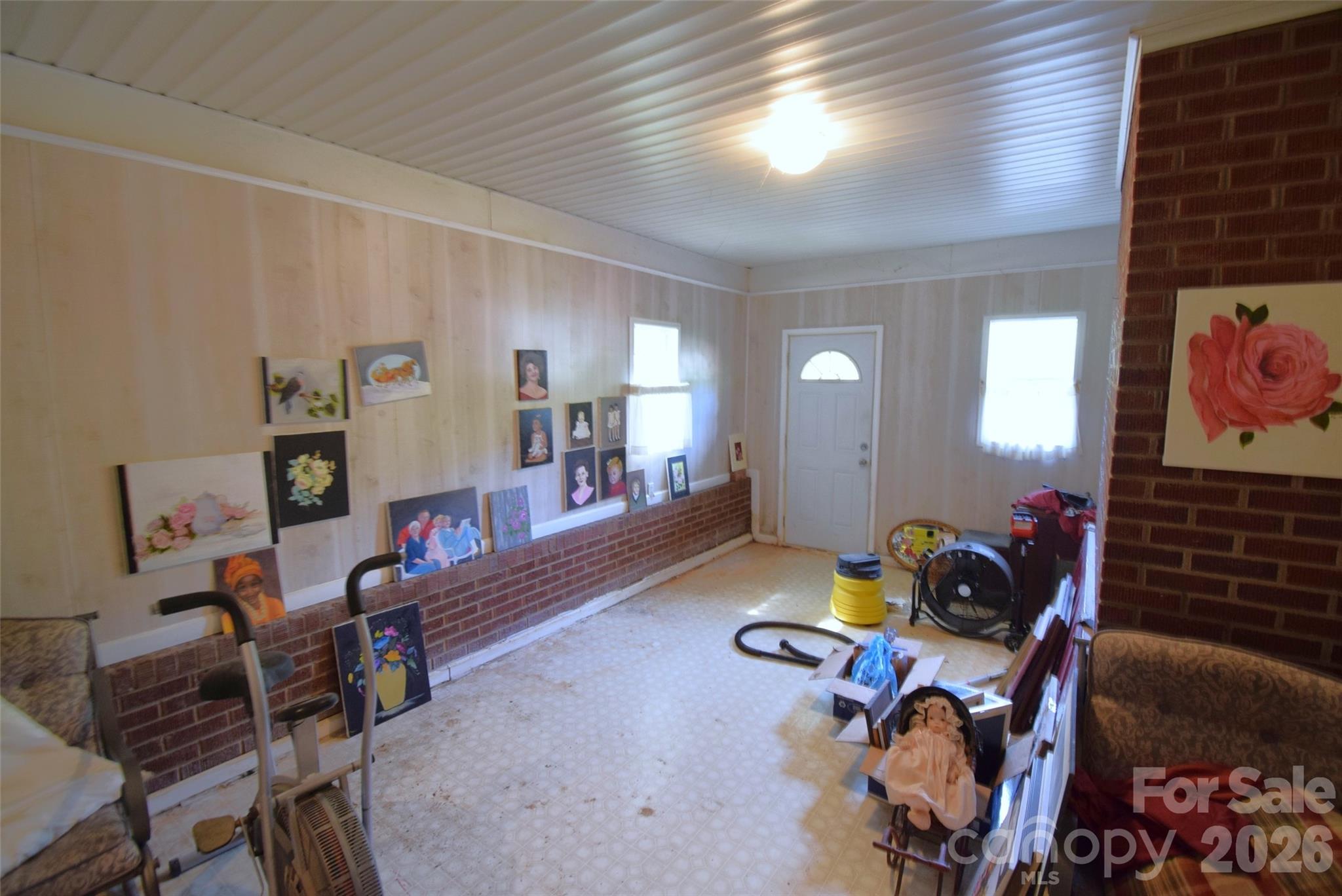 502 W Henry Street — Belmont