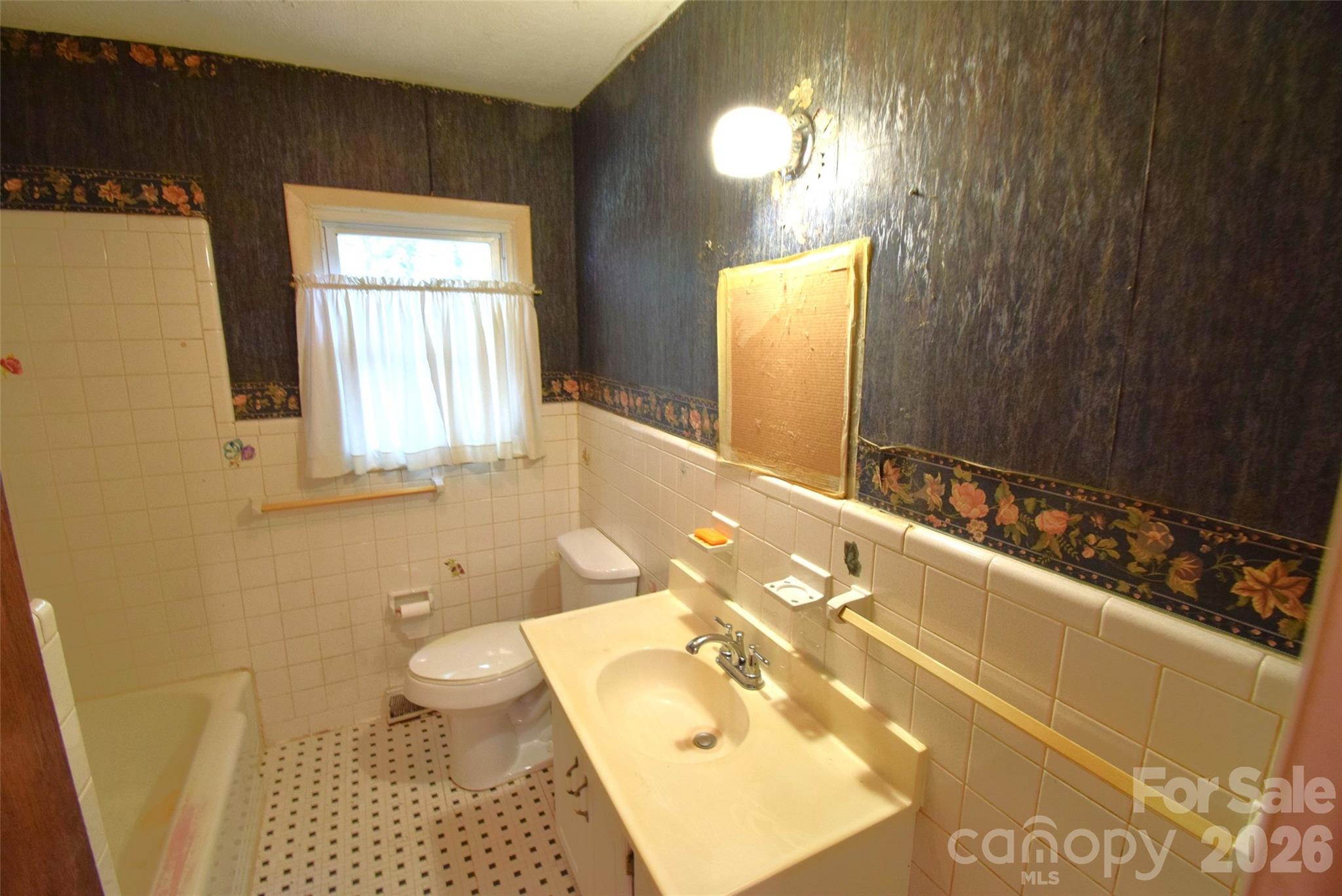 502 W Henry Street — Belmont
