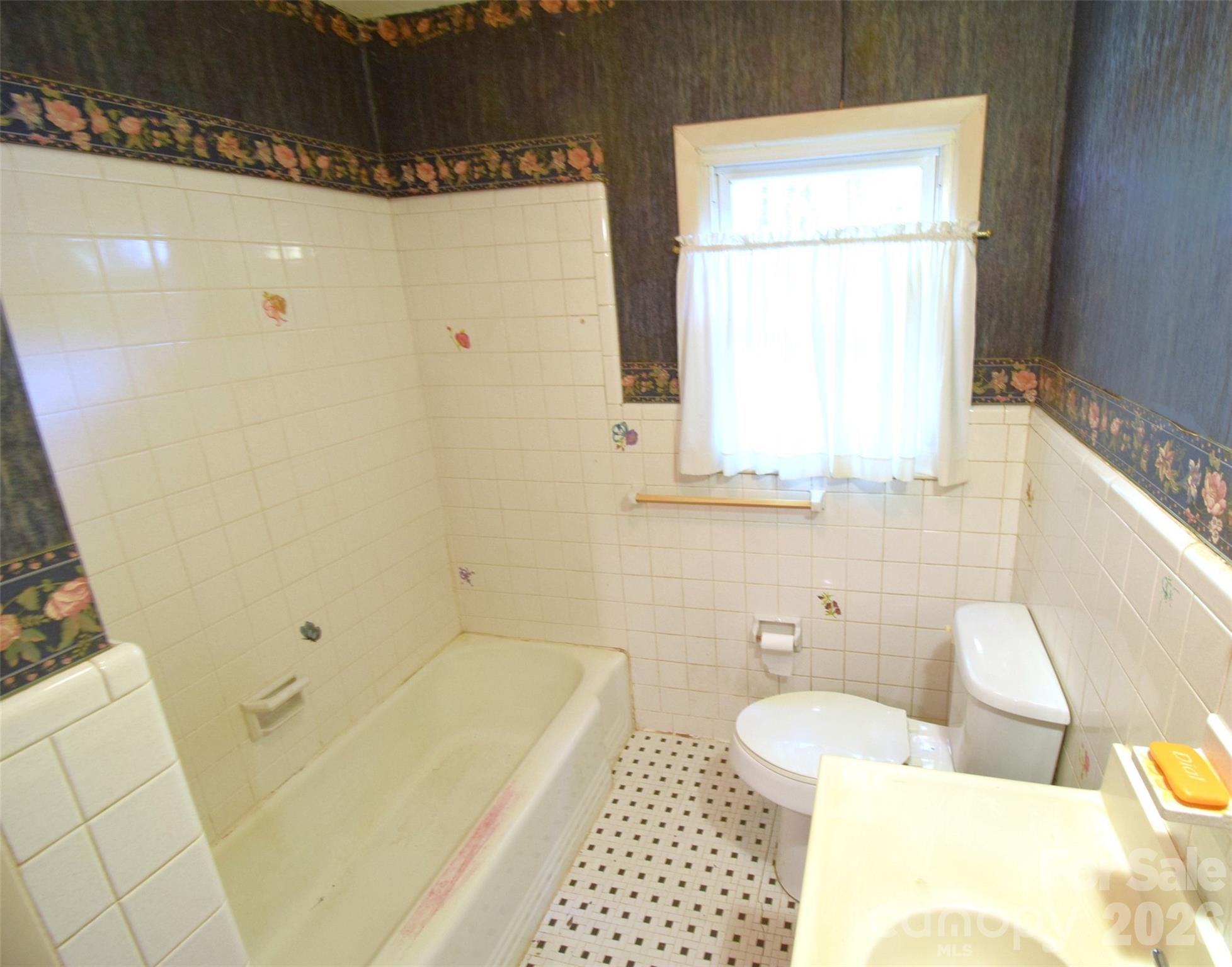 502 W Henry Street — Belmont