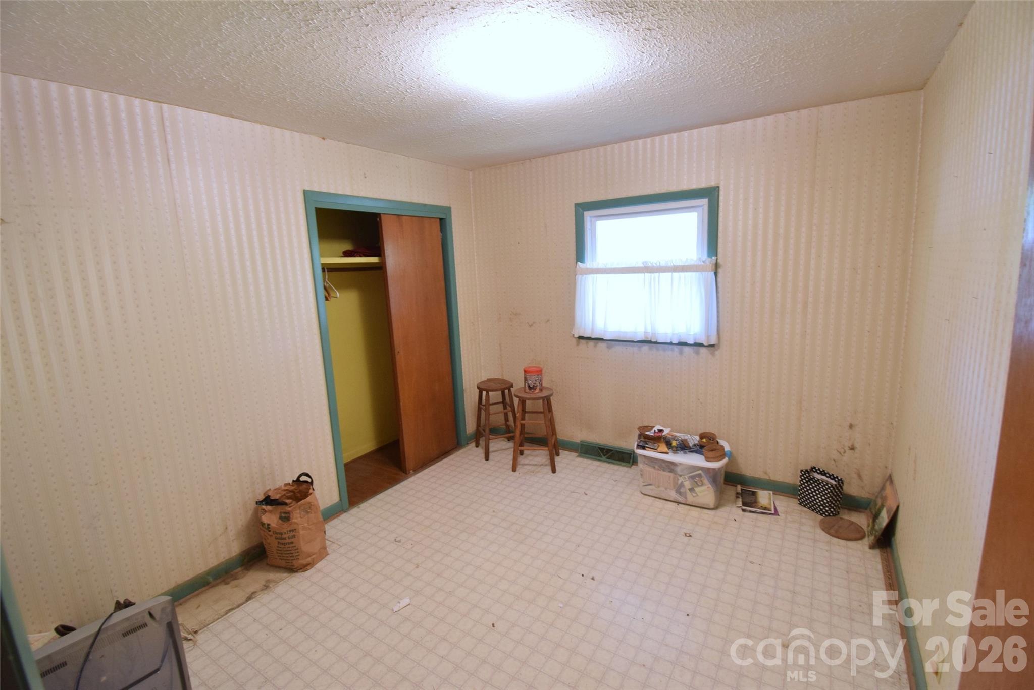 502 W Henry Street — Belmont