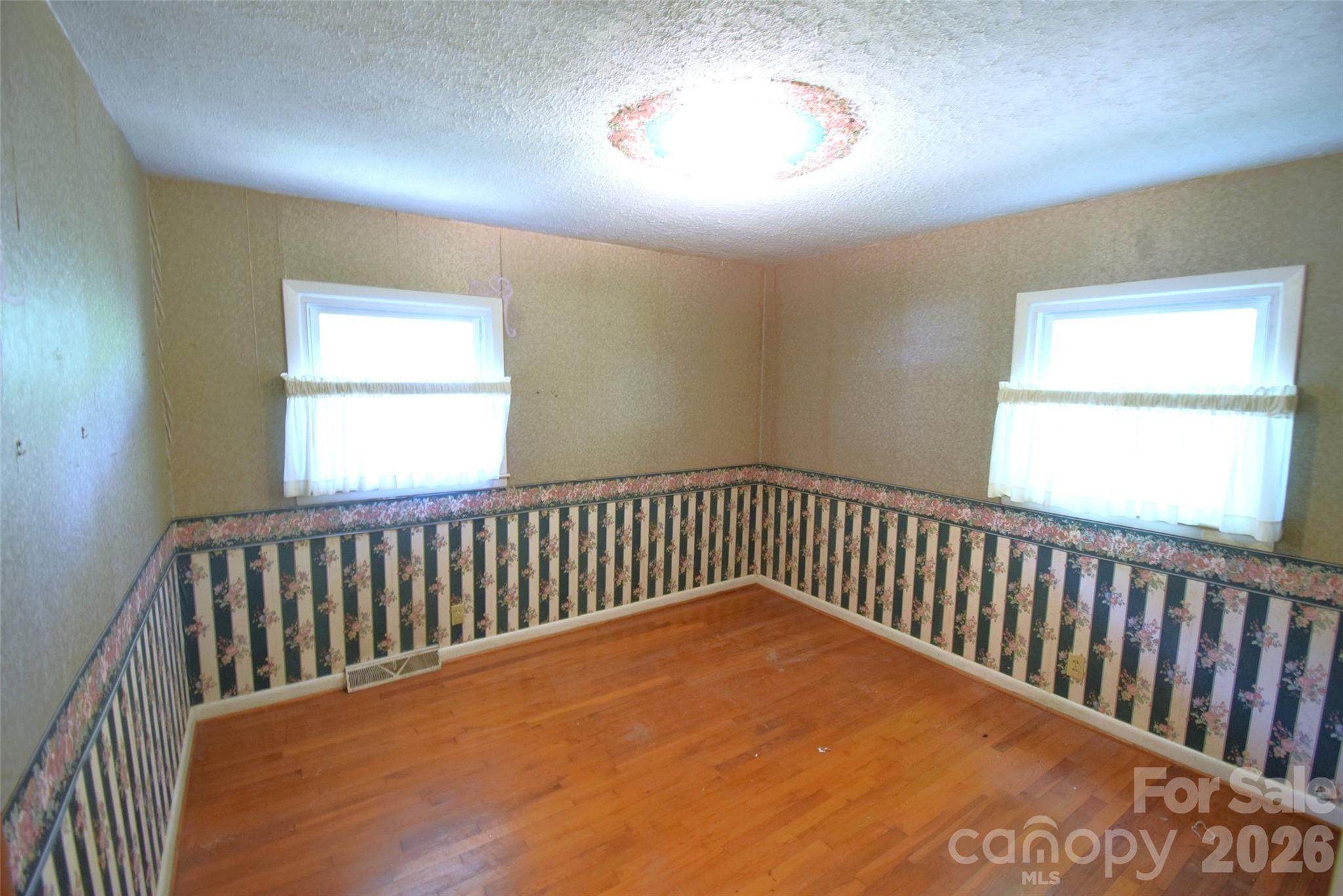 502 W Henry Street — Belmont