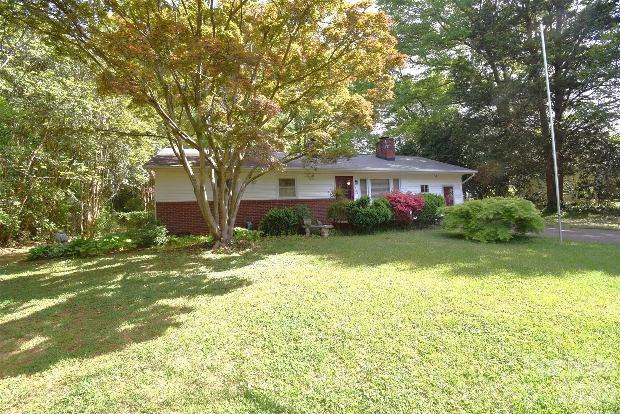 502 W Henry Street — Belmont