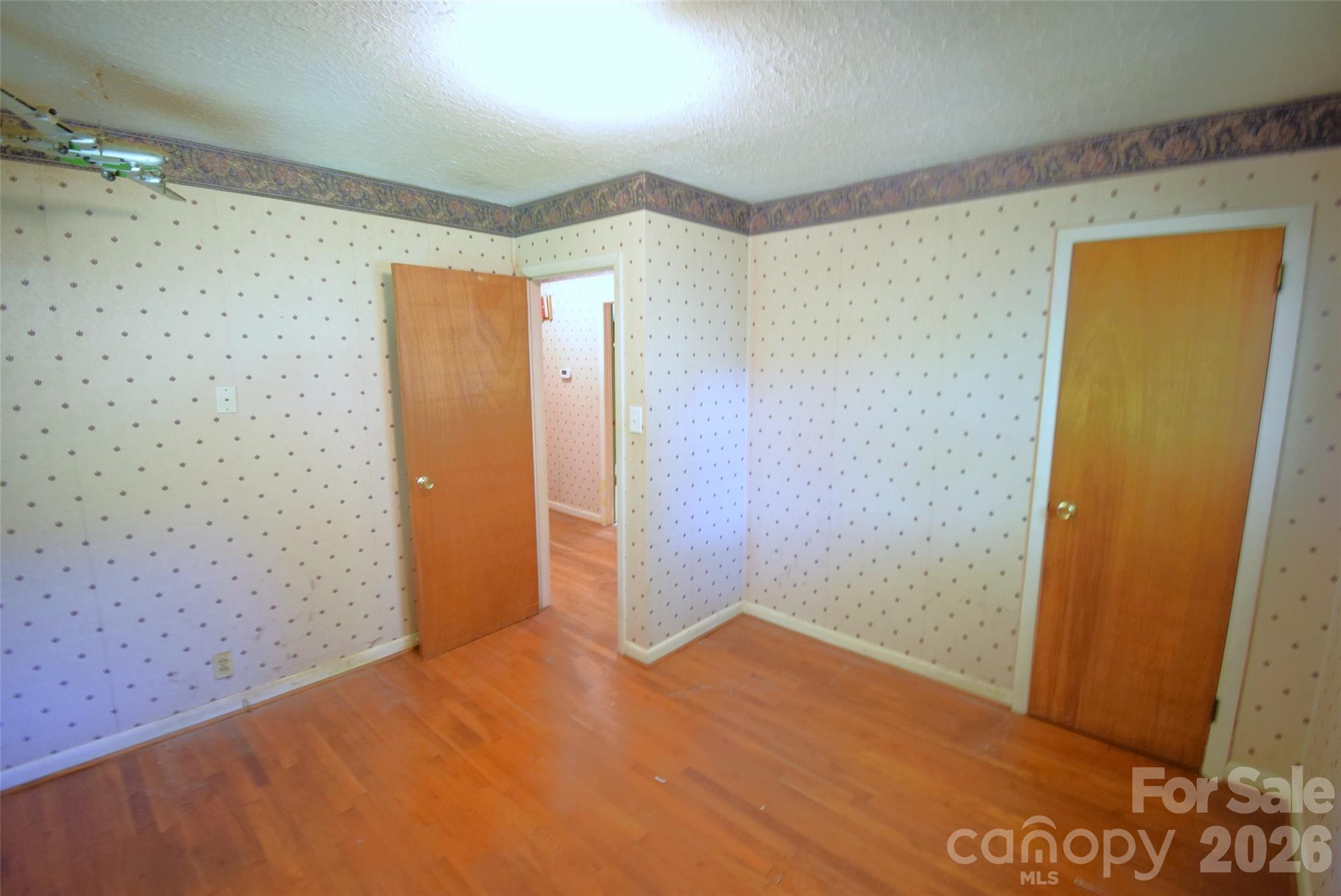 502 W Henry Street — Belmont