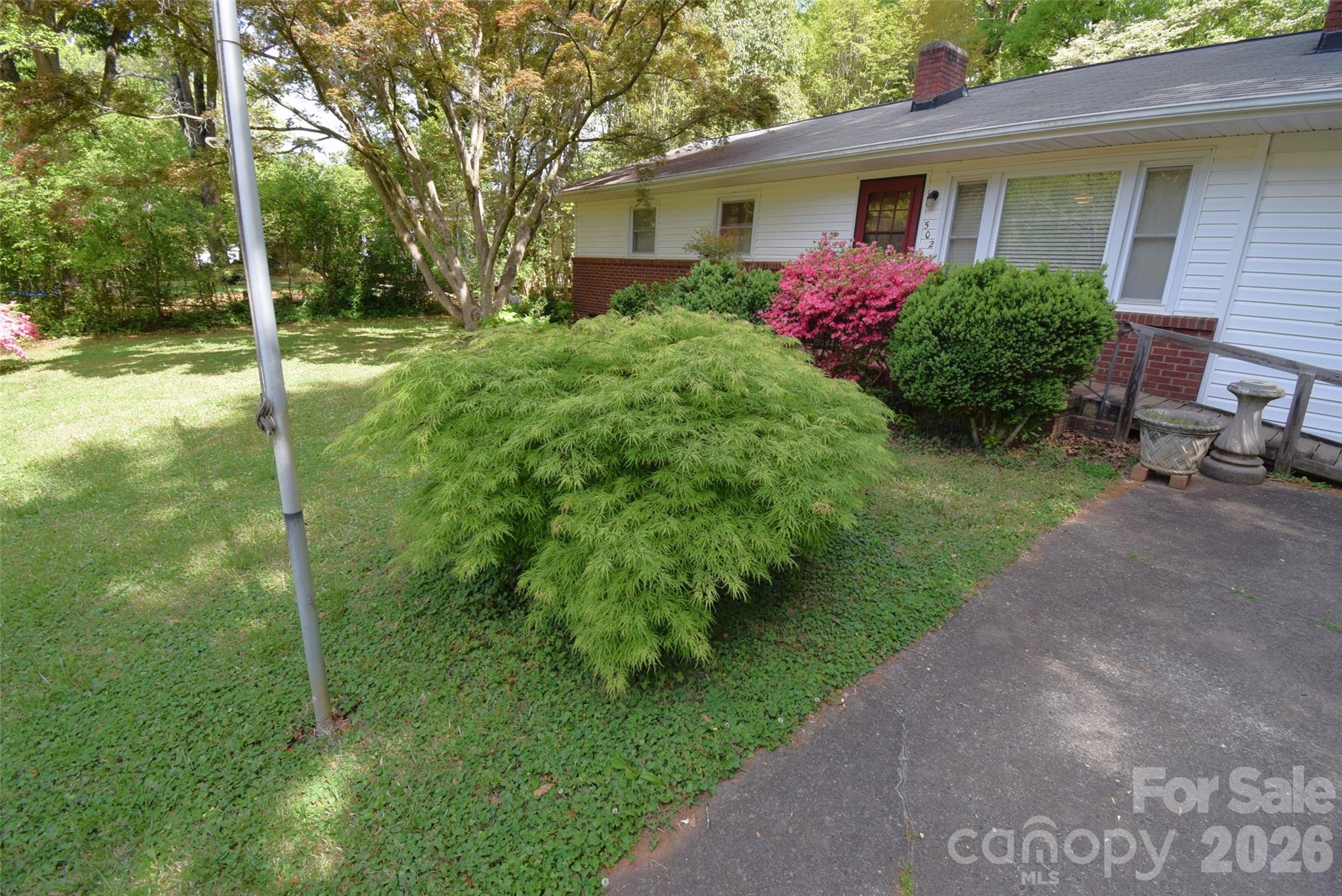 502 W Henry Street — Belmont