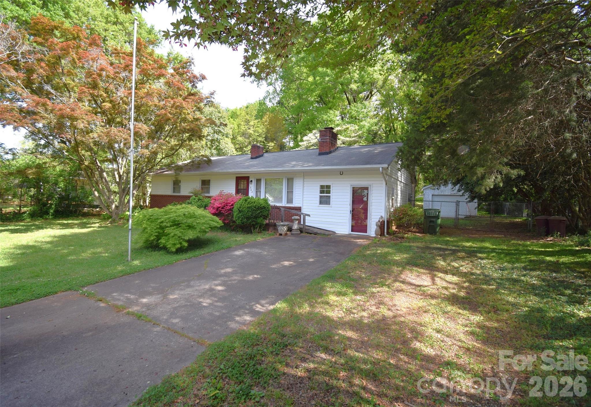 502 W Henry Street — Belmont